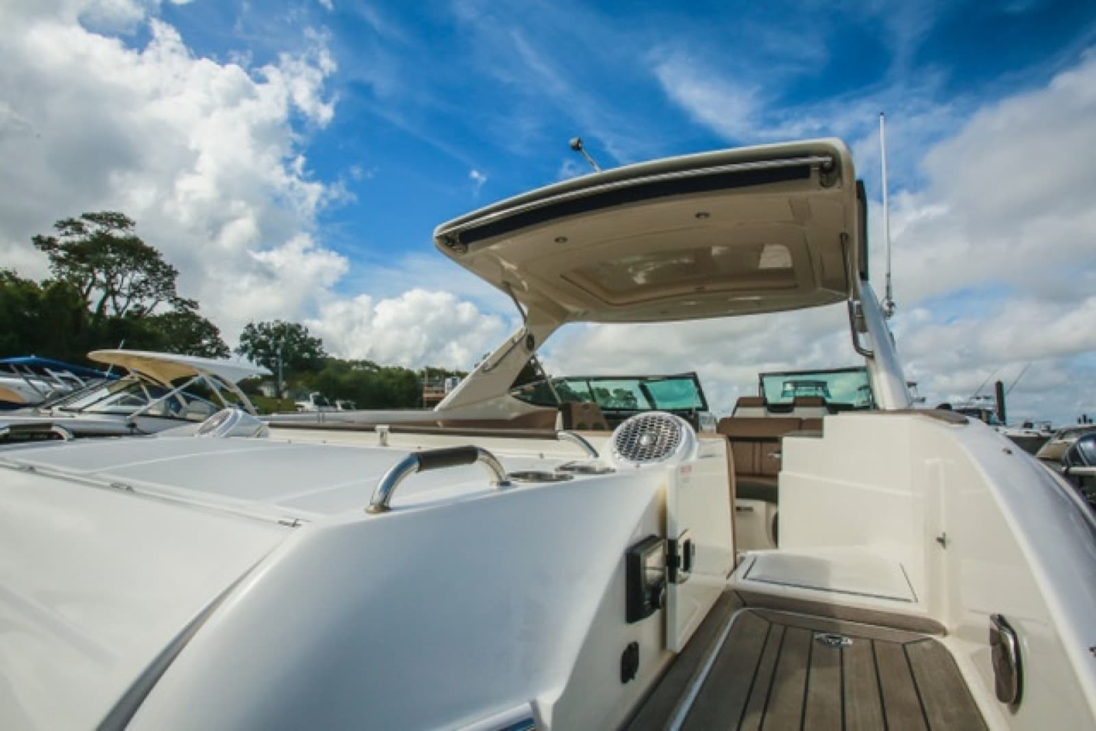 2018 Sea Ray SLX 350 - Photo 8