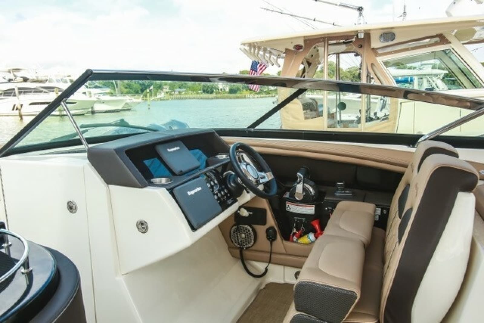 2018 Sea Ray SLX 350 - Photo 13