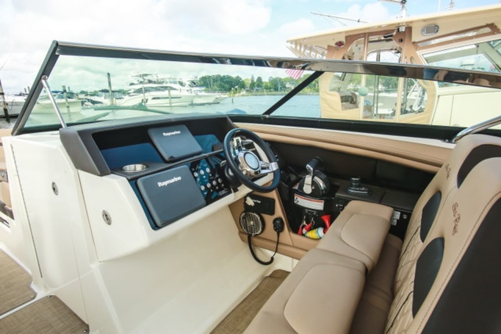 2018 Sea Ray SLX 350 - Photo 14