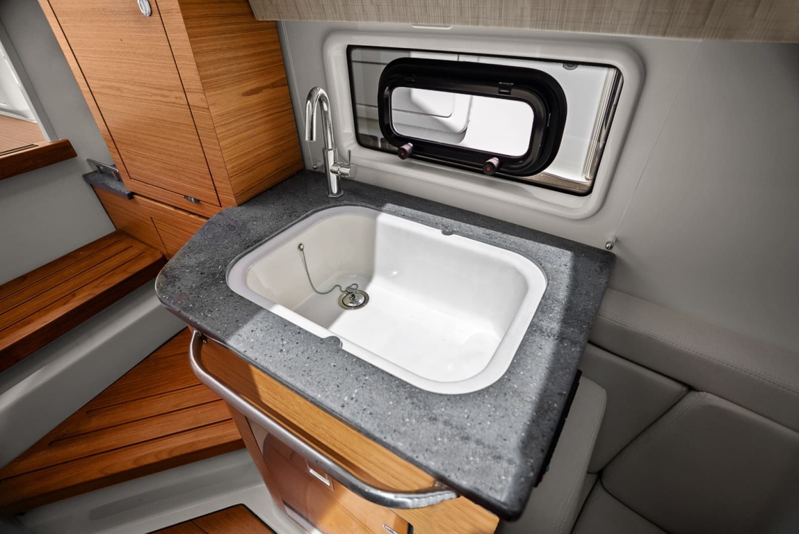 2020 Boston Whaler 380 Realm - Photo 36