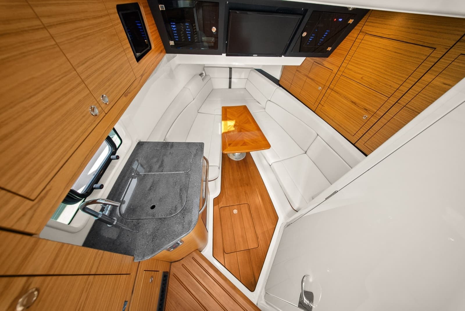 2020 Boston Whaler 380 Realm - Photo 6
