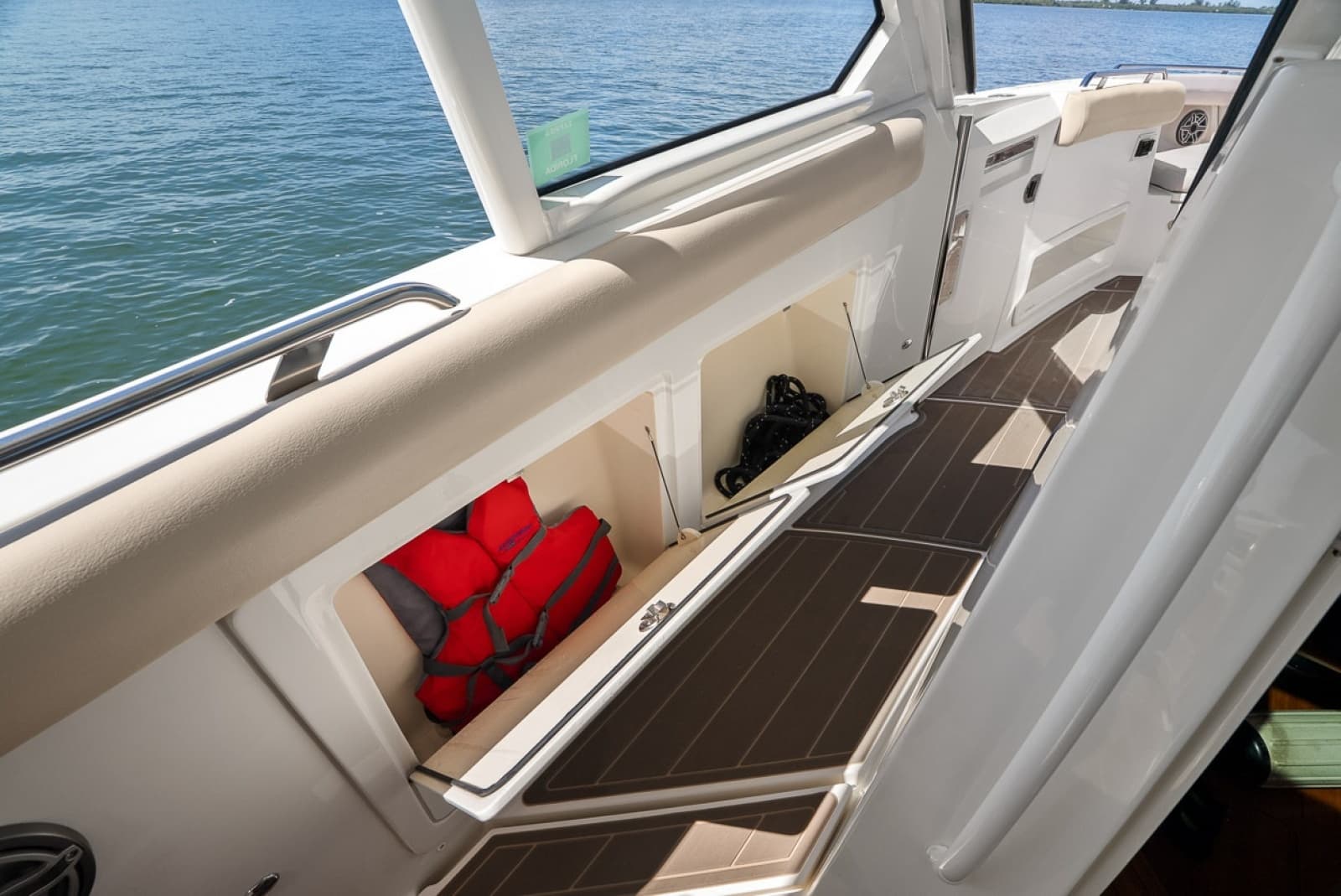2020 Boston Whaler 380 Realm - Photo 16