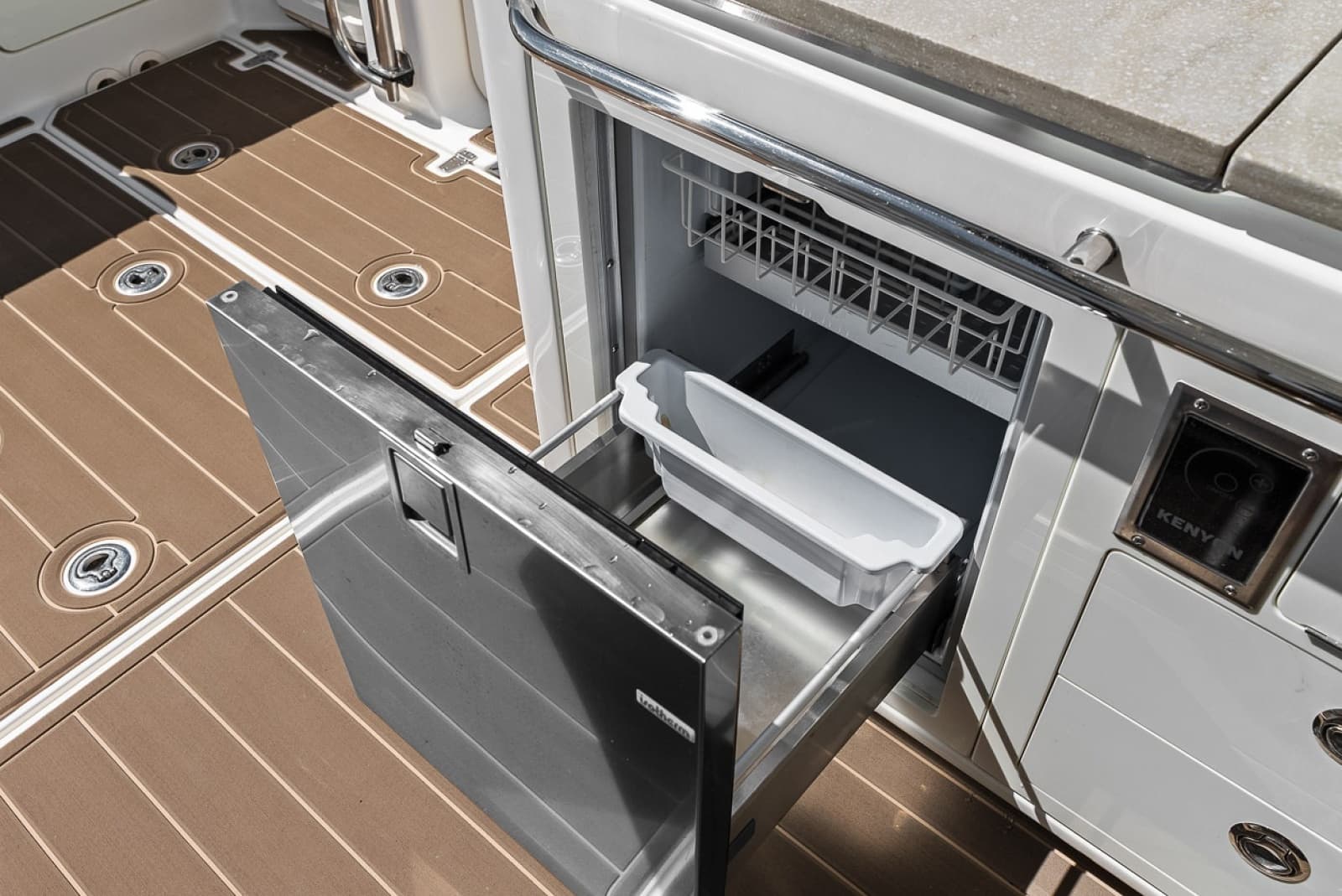 2020 Boston Whaler 380 Realm - Photo 20