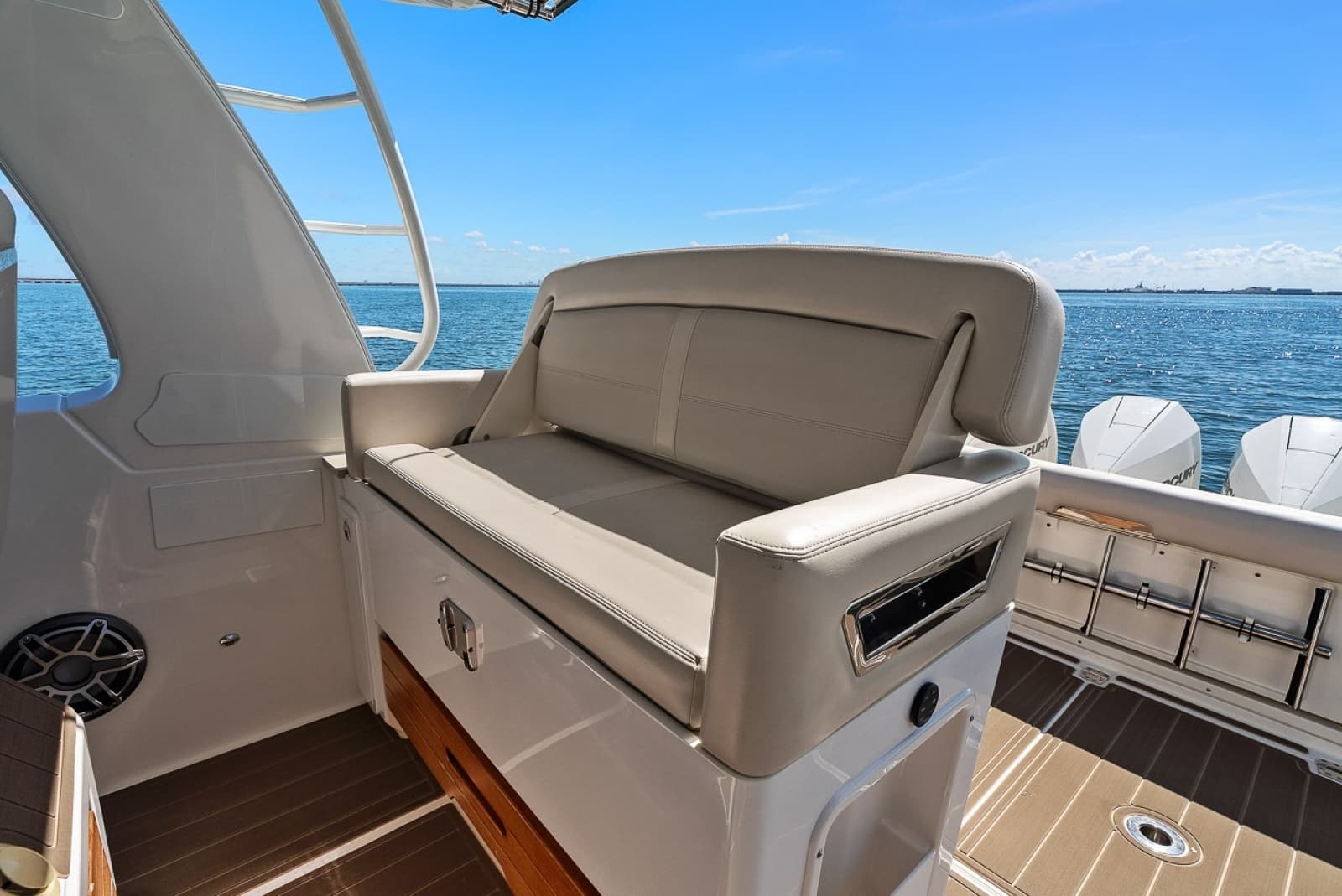 2020 Boston Whaler 380 Realm - Photo 17