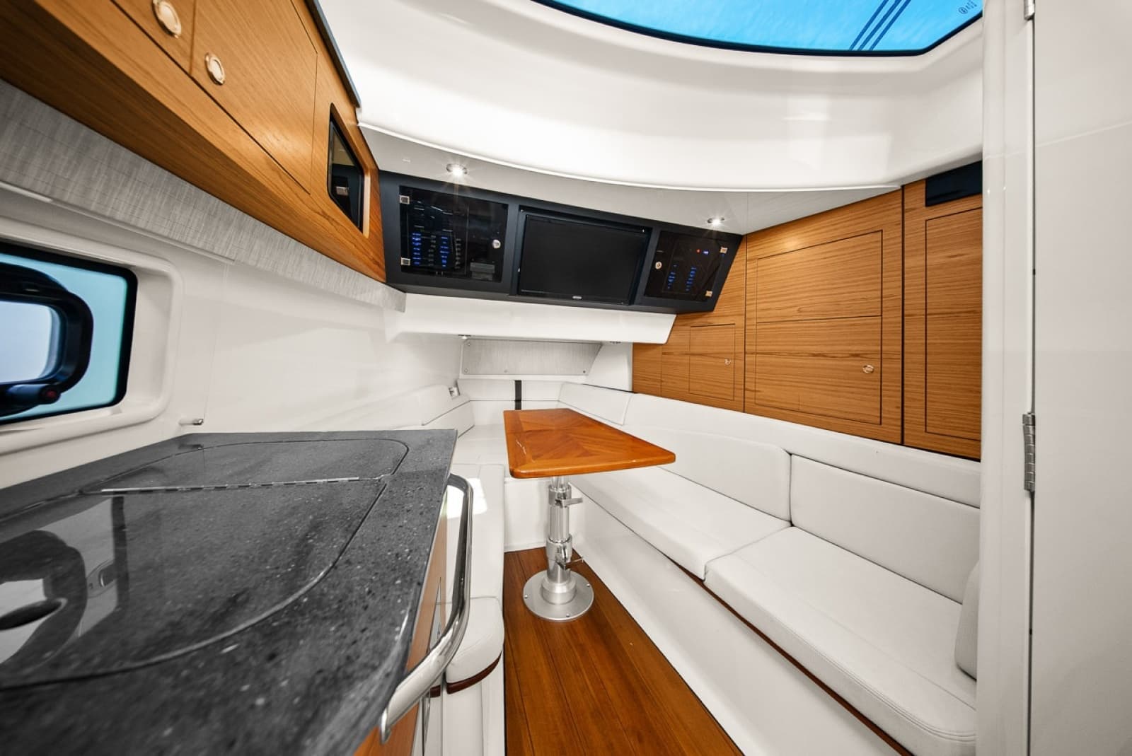 2020 Boston Whaler 380 Realm - Photo 10