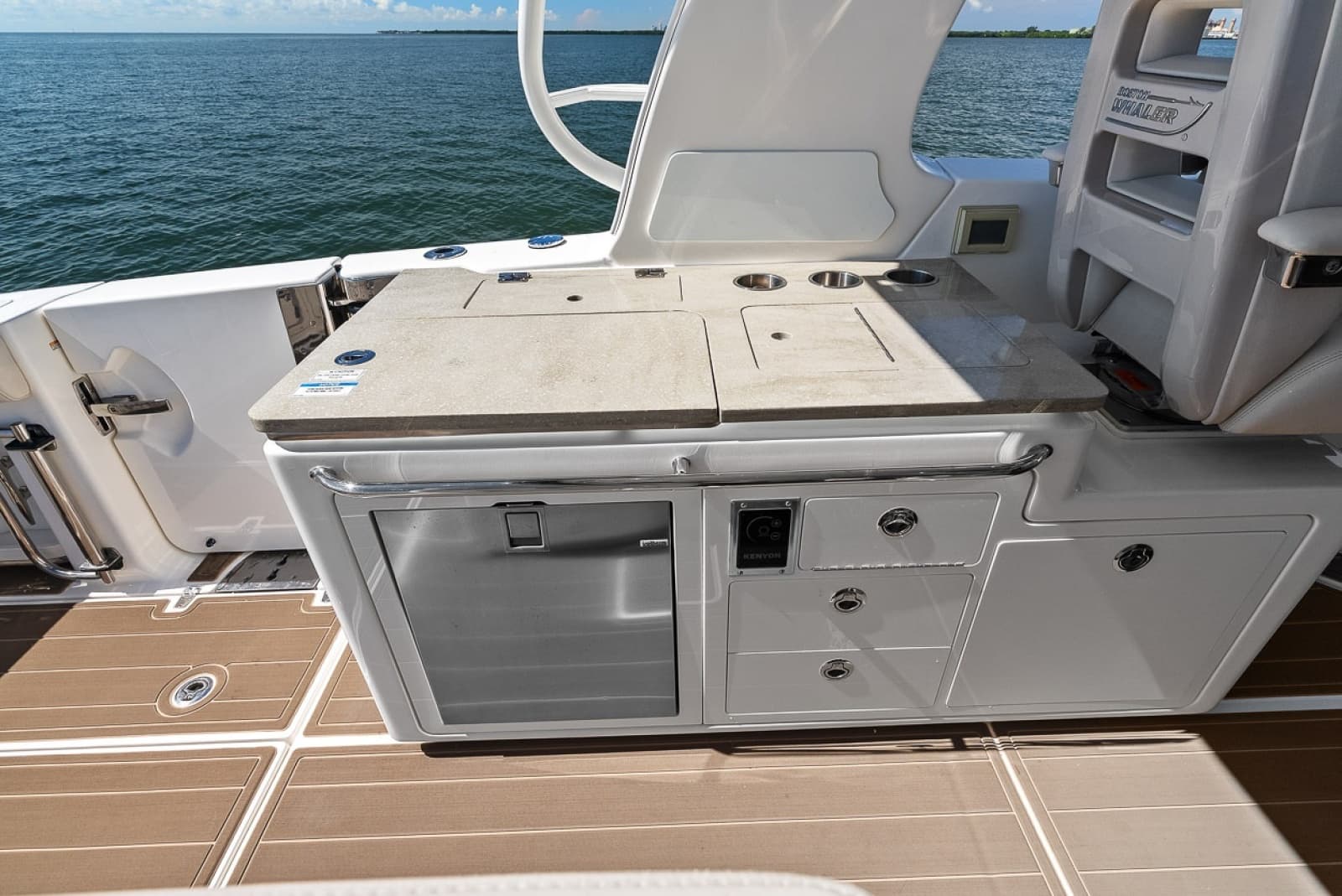 2020 Boston Whaler 380 Realm - Photo 18