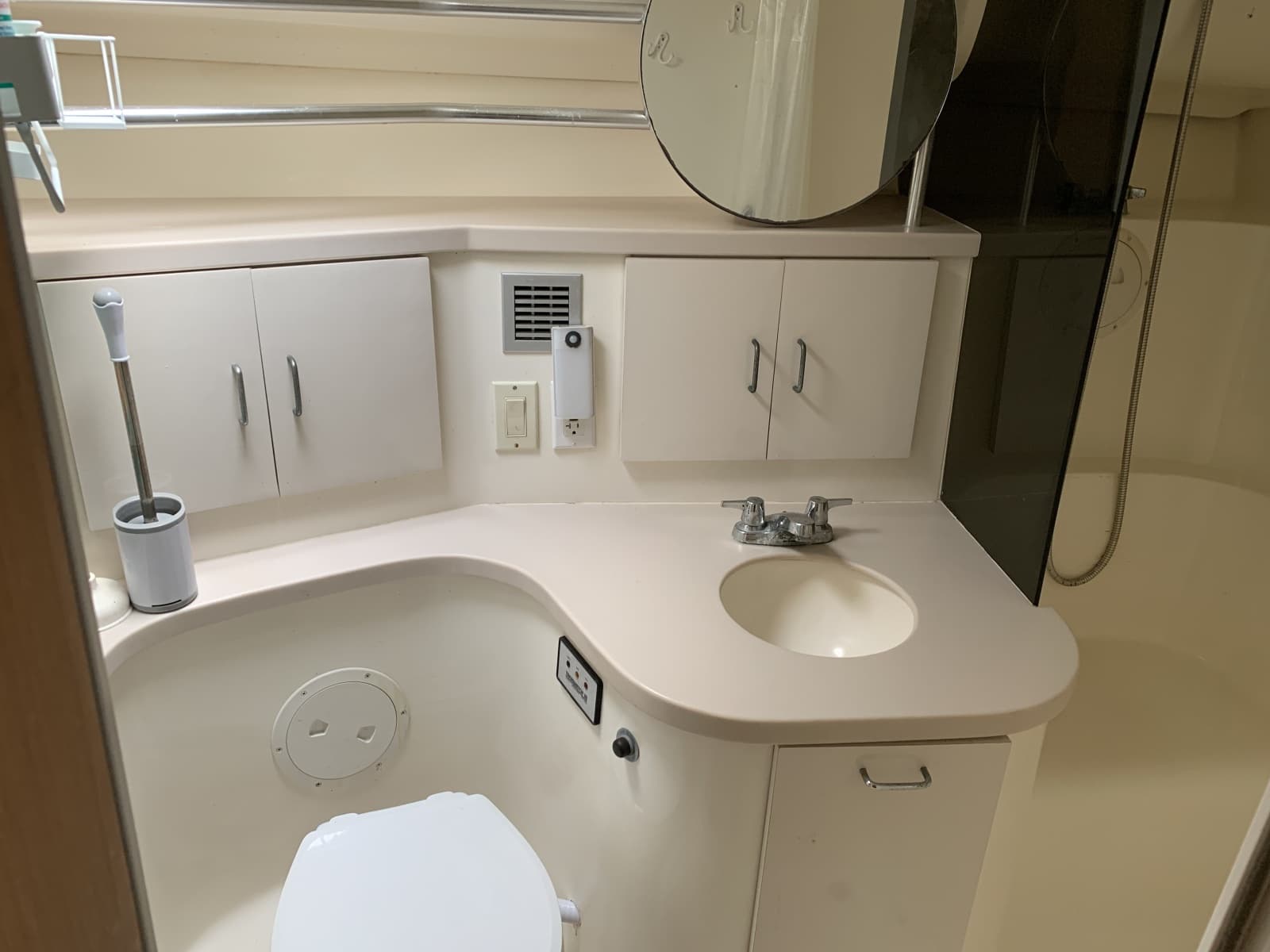 1996 Mainship 40 Sedan Bridge - Photo 9
