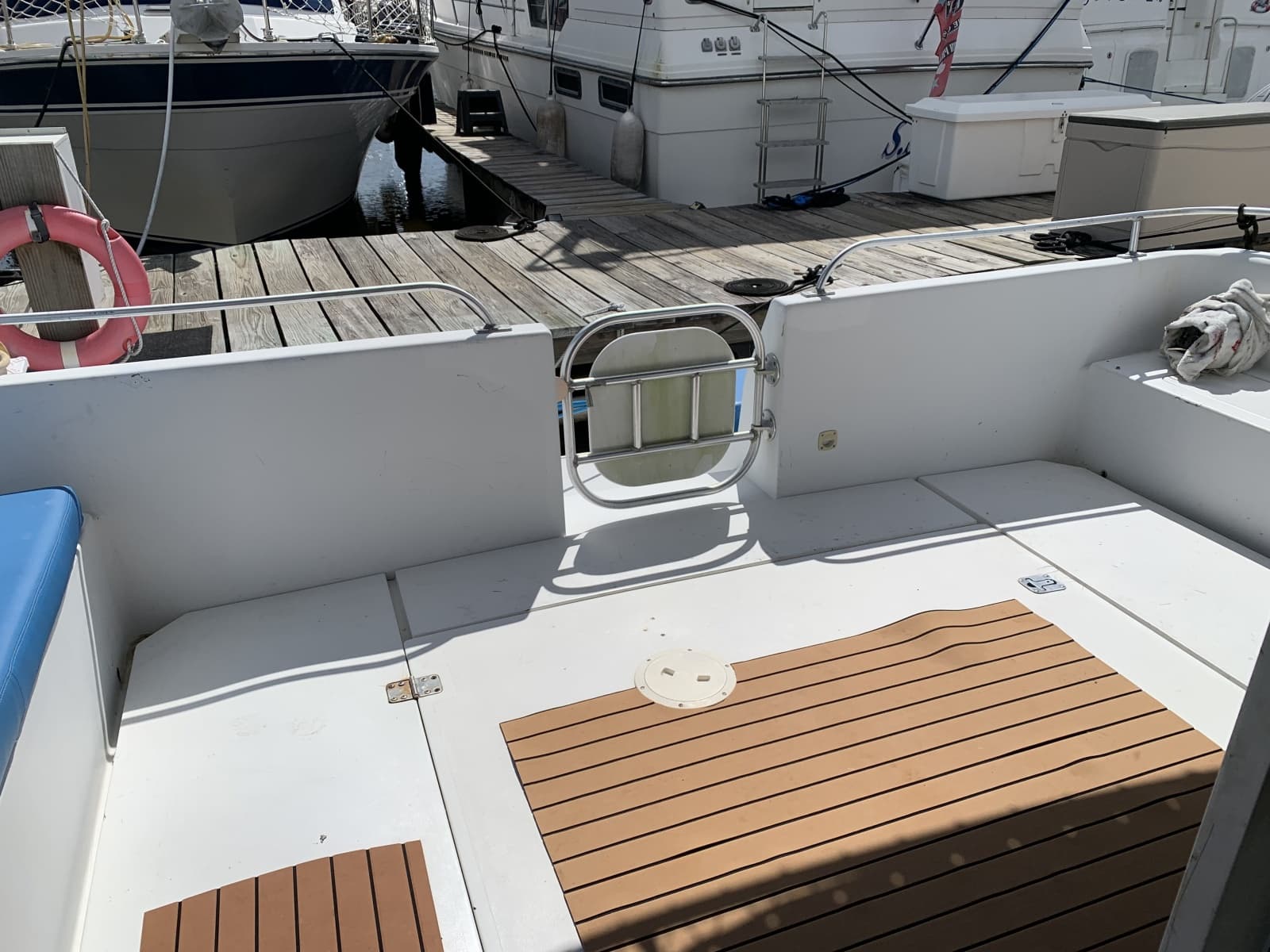 1996 Mainship 40 Sedan Bridge - Photo 4