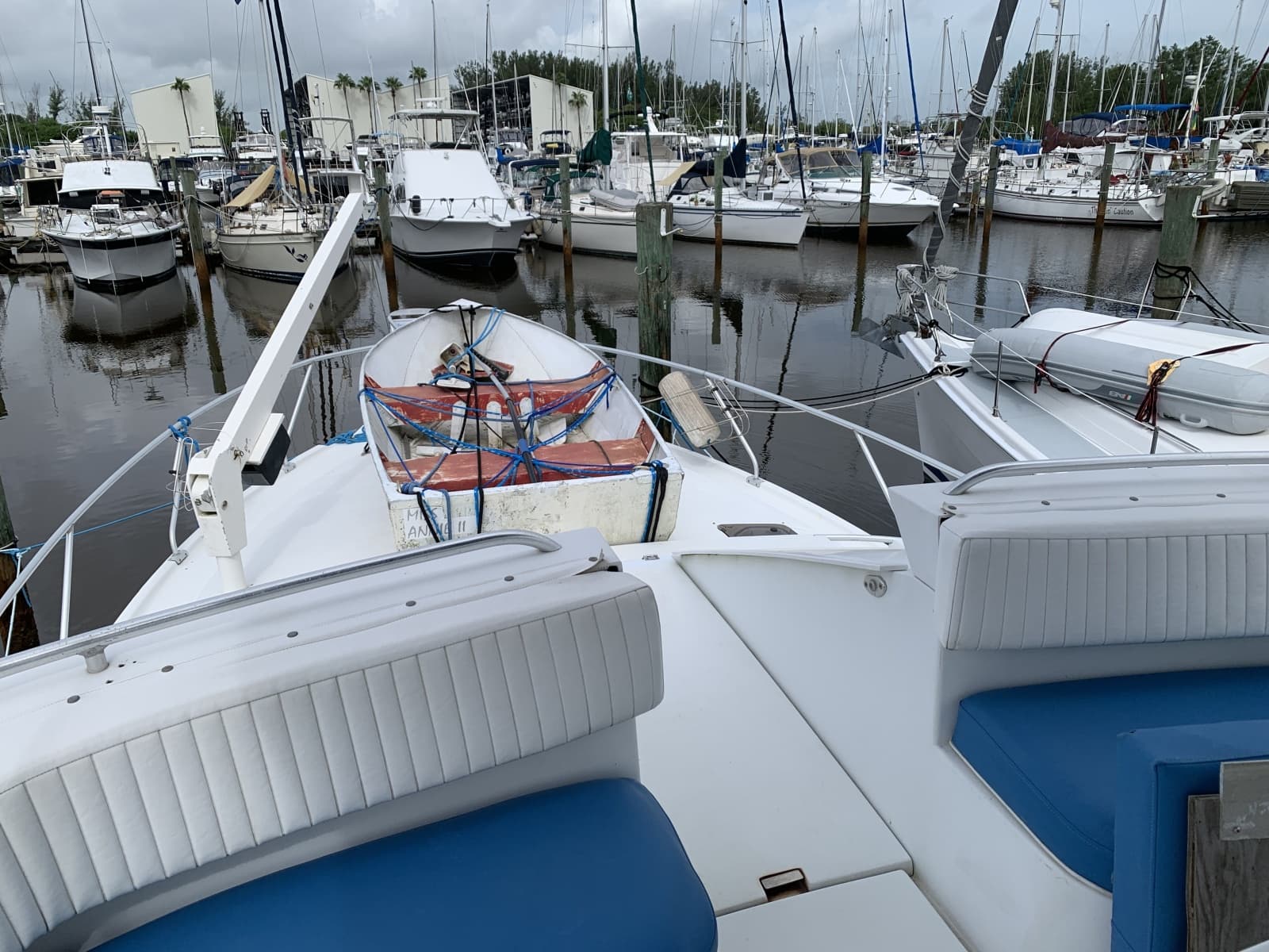 1996 Mainship 40 Sedan Bridge - Photo 11