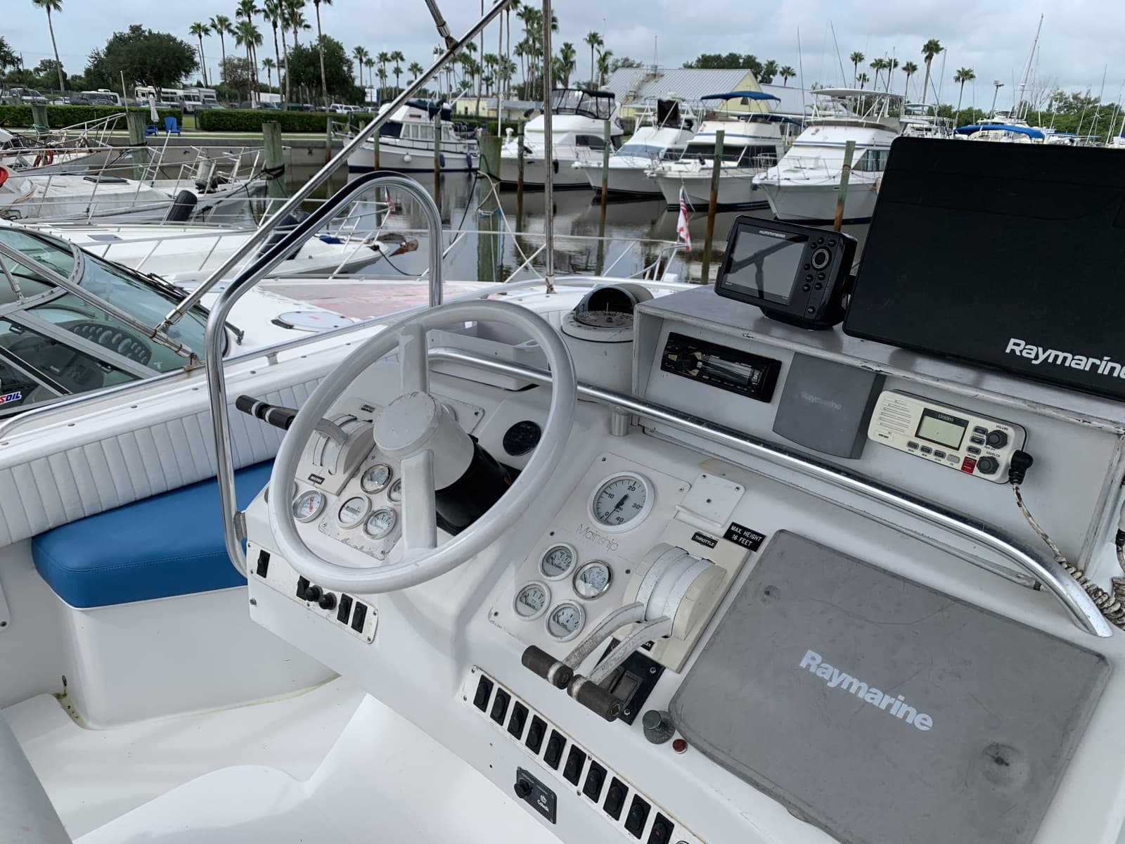1996 Mainship 40 Sedan Bridge - Photo 12