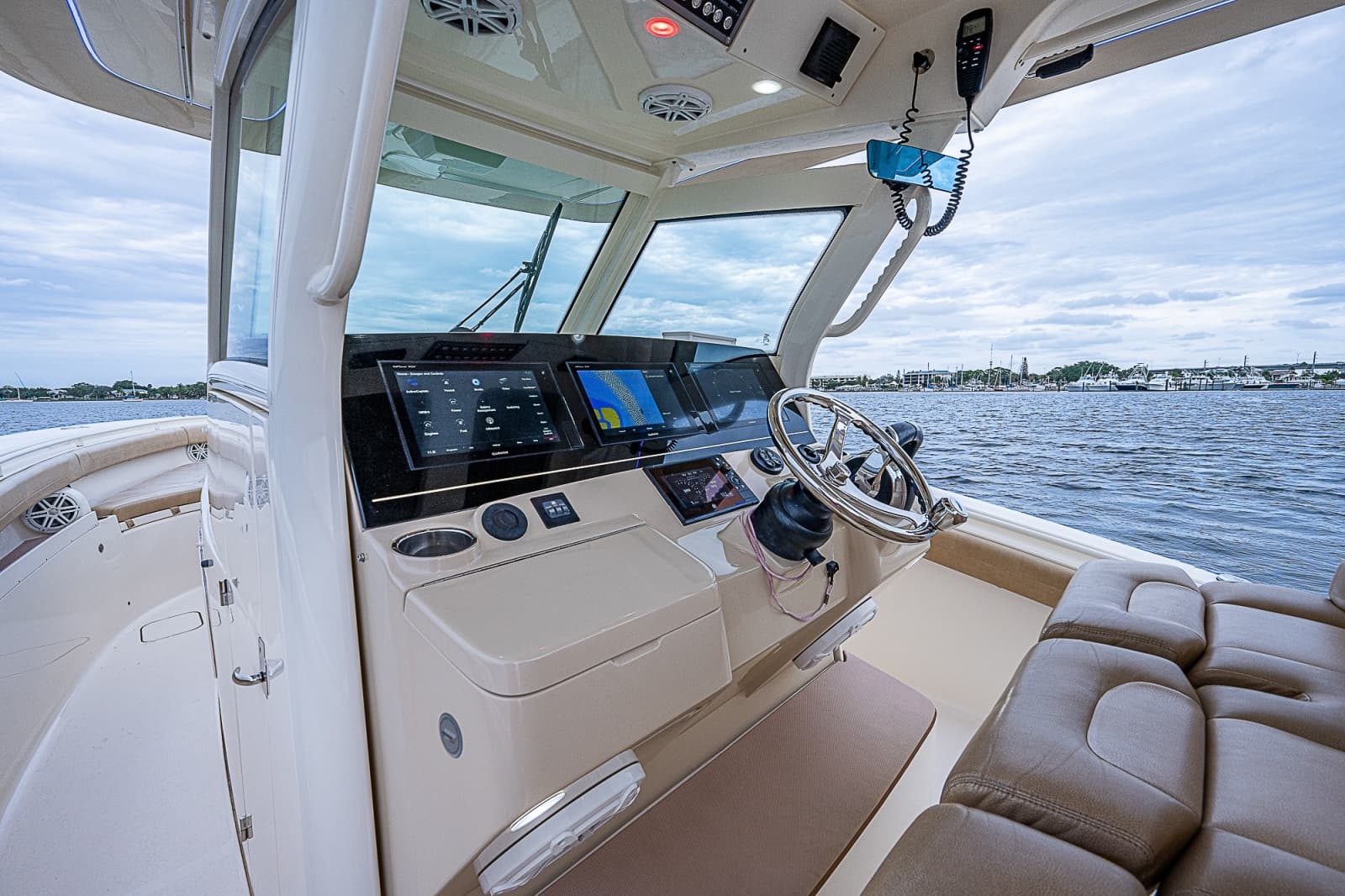 2018 Scout 355 LXF - Photo 33