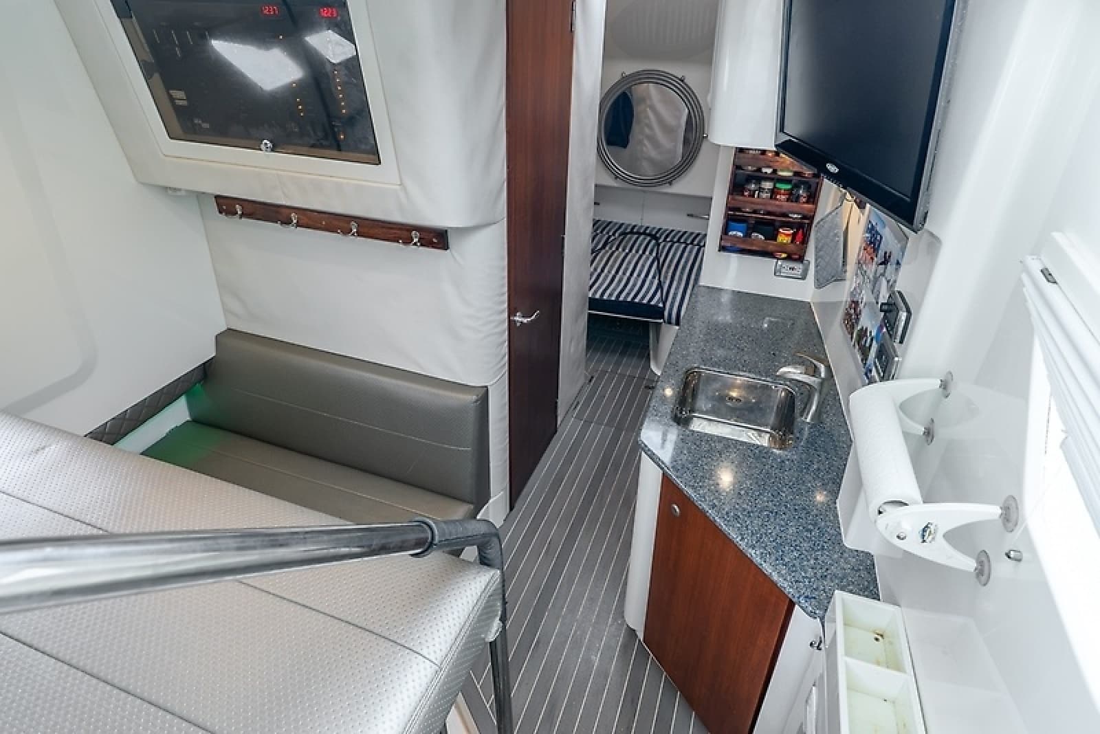 2015 SeaVee 430 Fisharound - Photo 21
