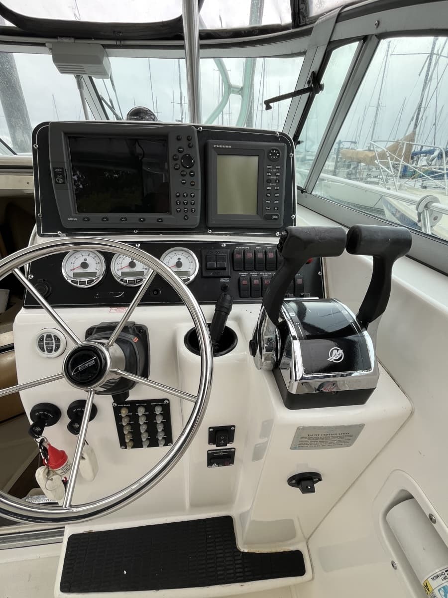 2001 Boston Whaler Conquest 28 - Photo 16