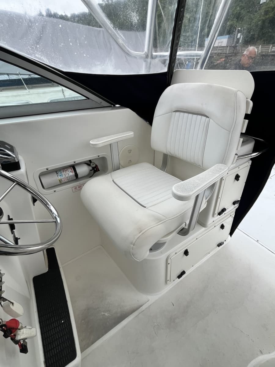 2001 Boston Whaler Conquest 28 - Photo 15