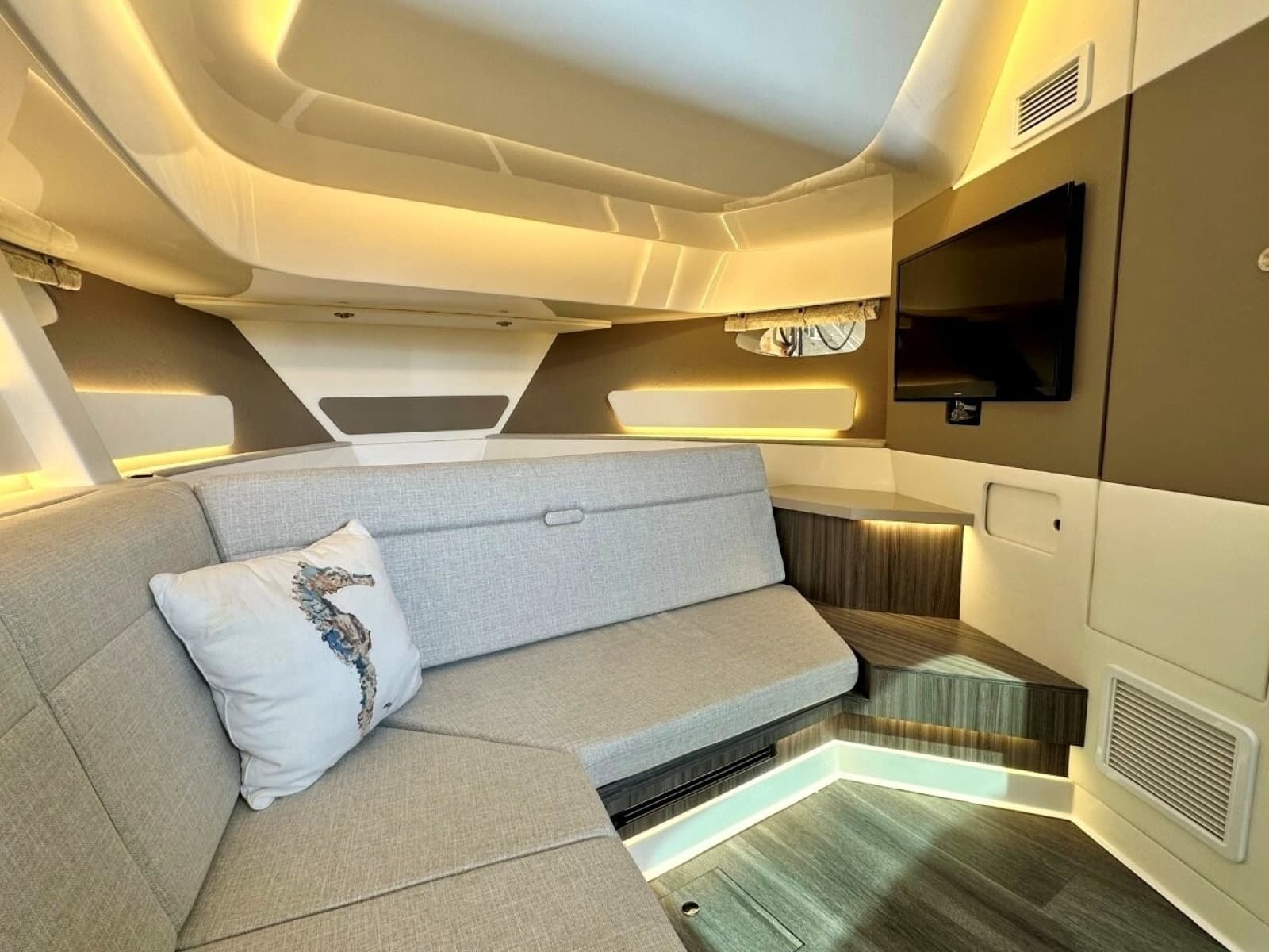 2022 Sea Ray 37 Sundancer 370 OB - Photo 21