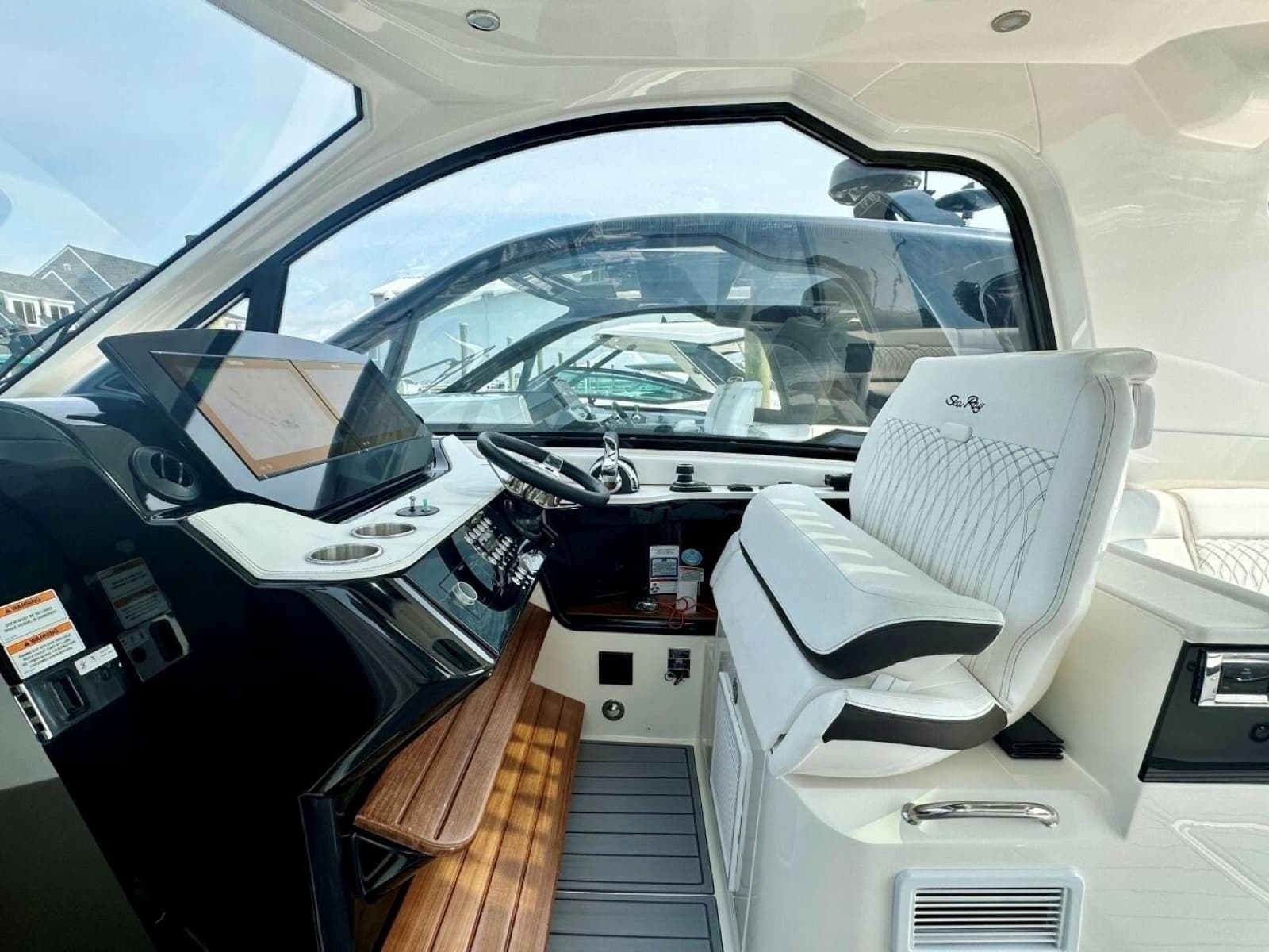 2022 Sea Ray 37 Sundancer 370 OB - Photo 9