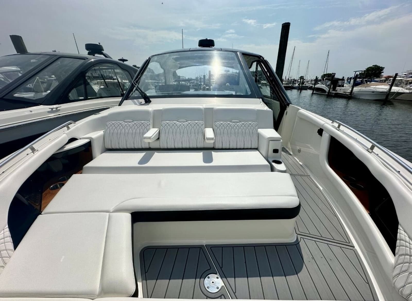 2022 Sea Ray 37 Sundancer 370 OB - Photo 6