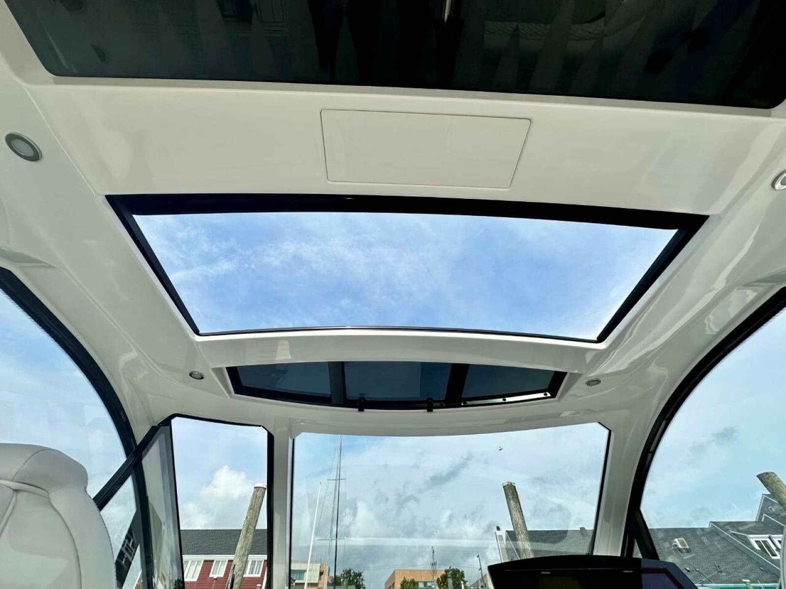 2022 Sea Ray 37 Sundancer 370 OB - Photo 13