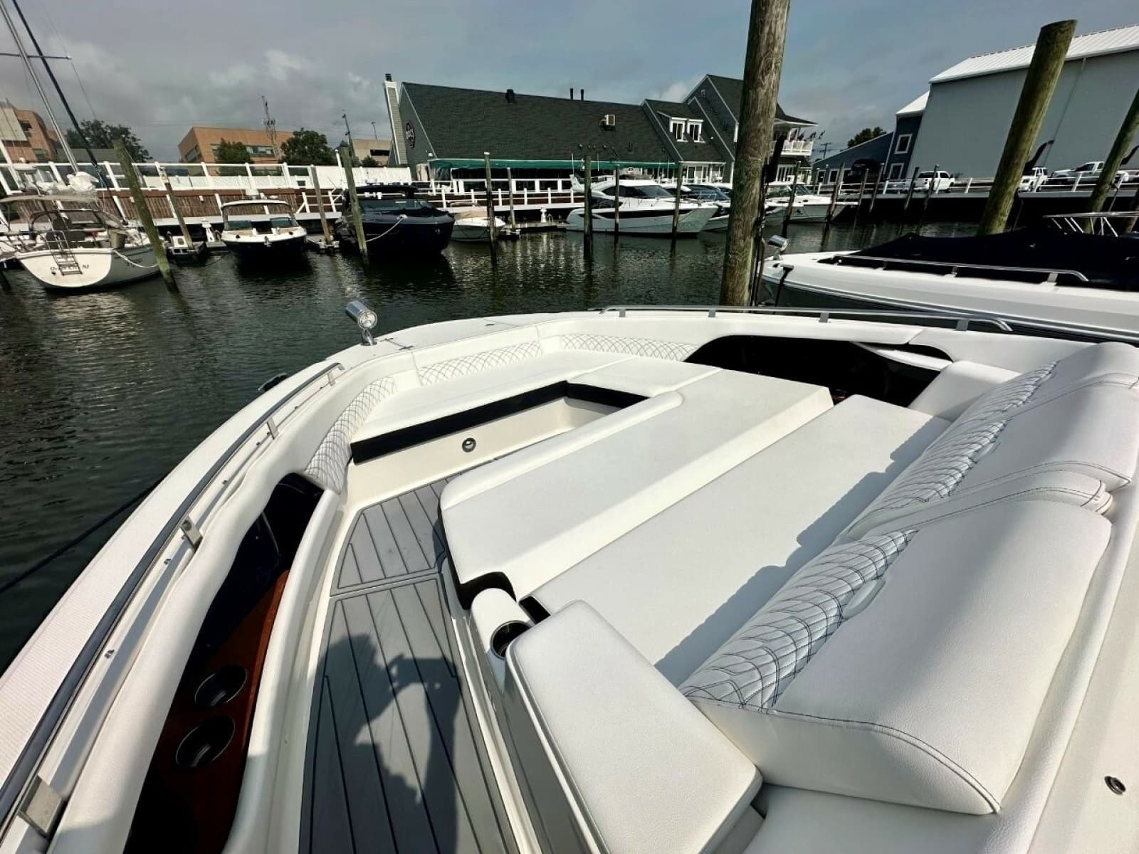 2022 Sea Ray 37 Sundancer 370 OB - Photo 7