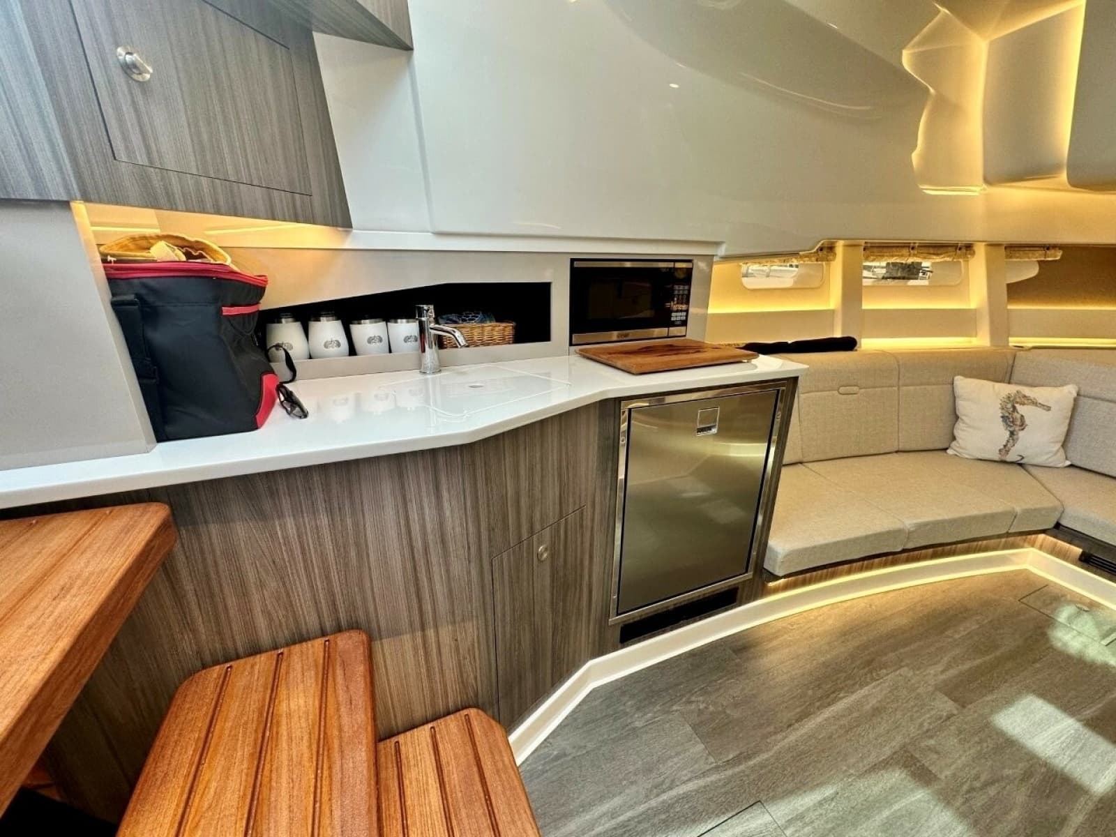 2022 Sea Ray 37 Sundancer 370 OB - Photo 19