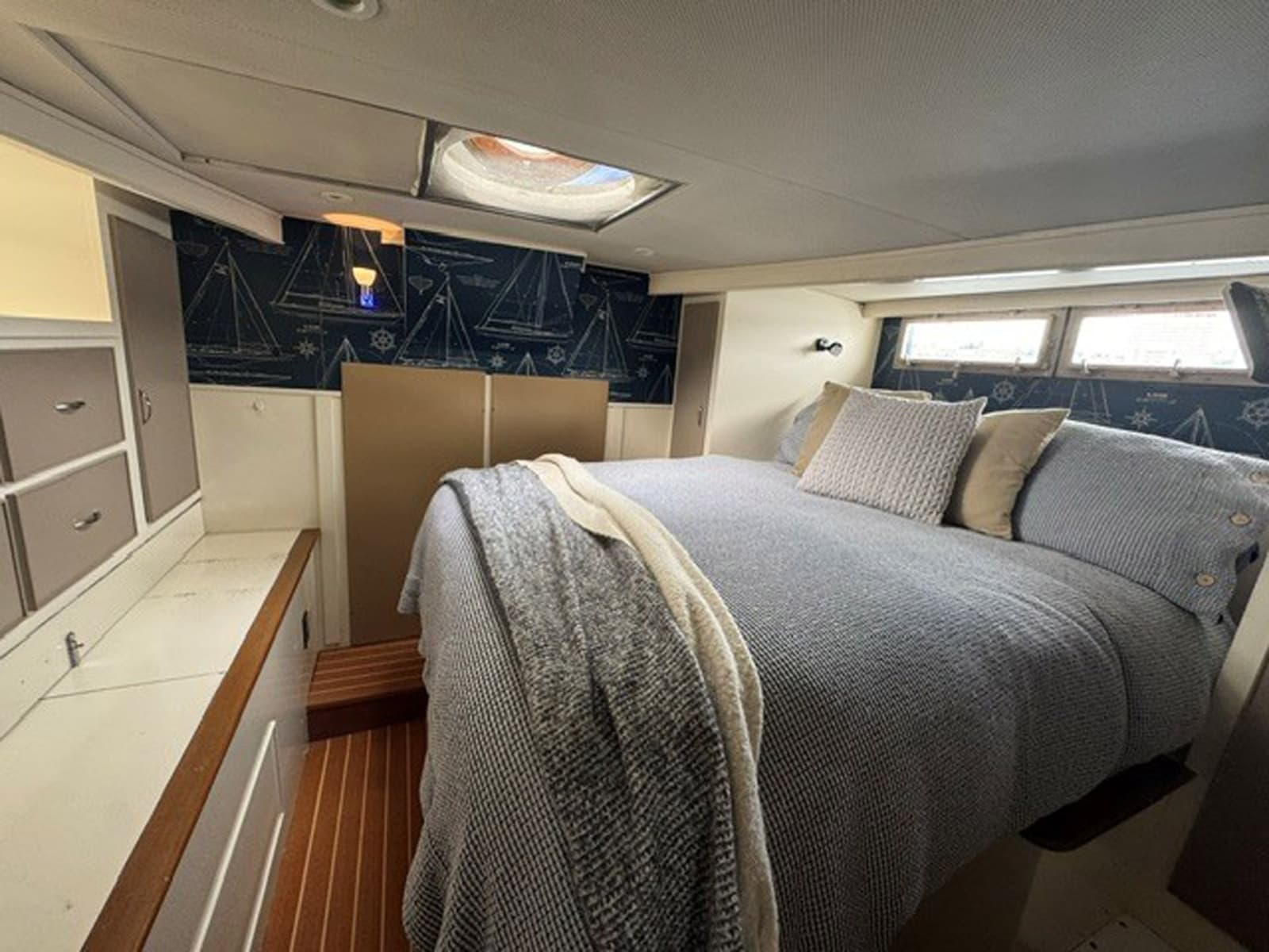 1968 Chris-Craft 47 Commander - Photo 9