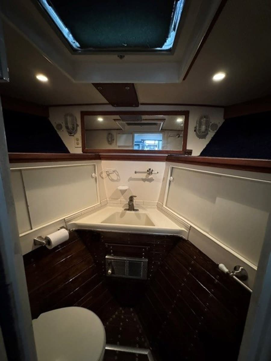 1968 Chris-Craft 47 Commander - Photo 11