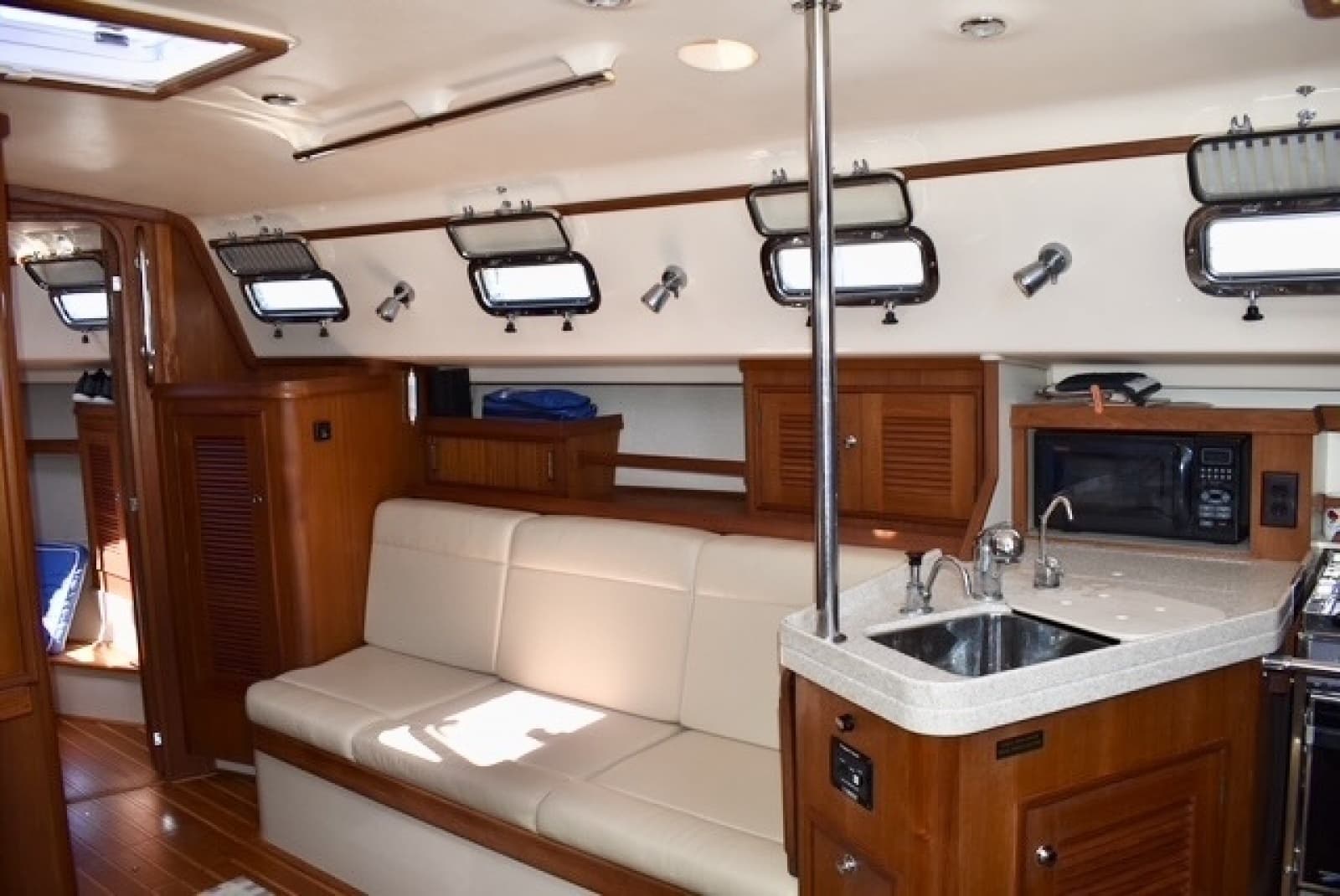2004 Island Packet 370 - Photo 17