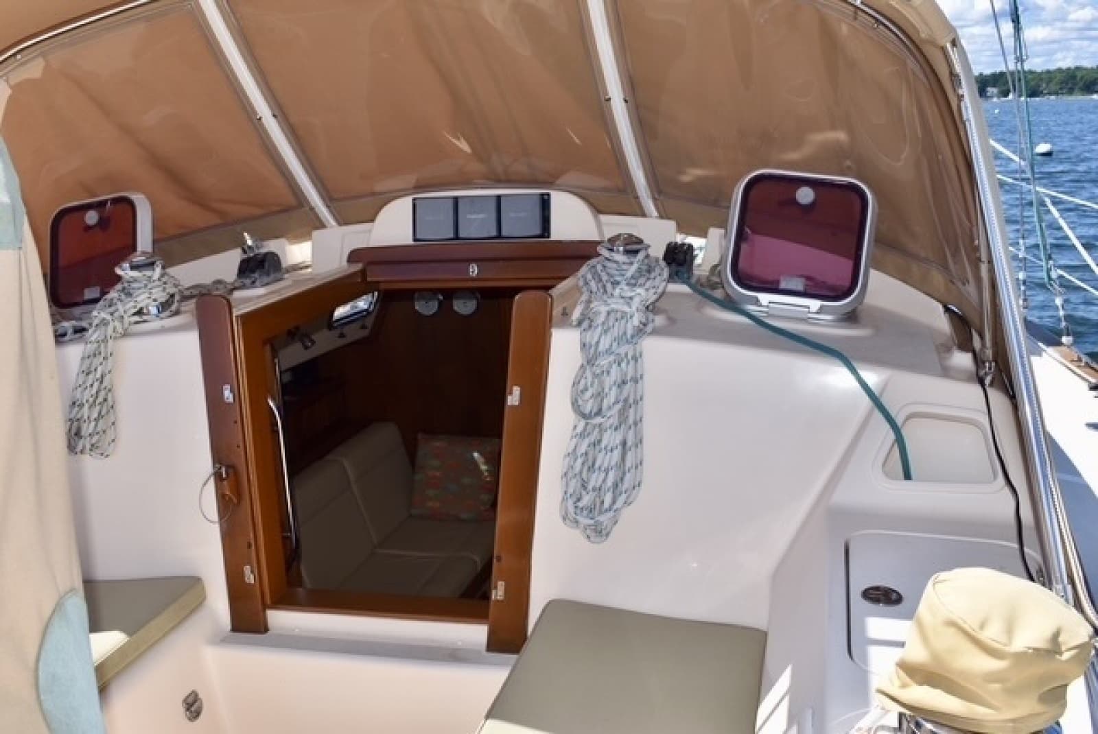 2004 Island Packet 370 - Photo 11