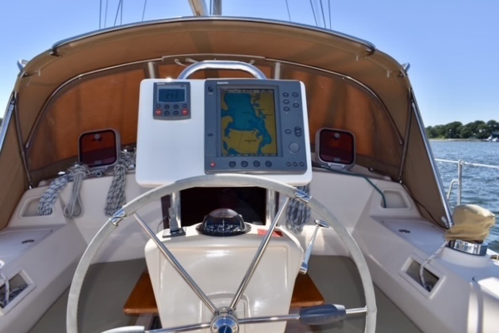 2004 Island Packet 370 - Photo 10