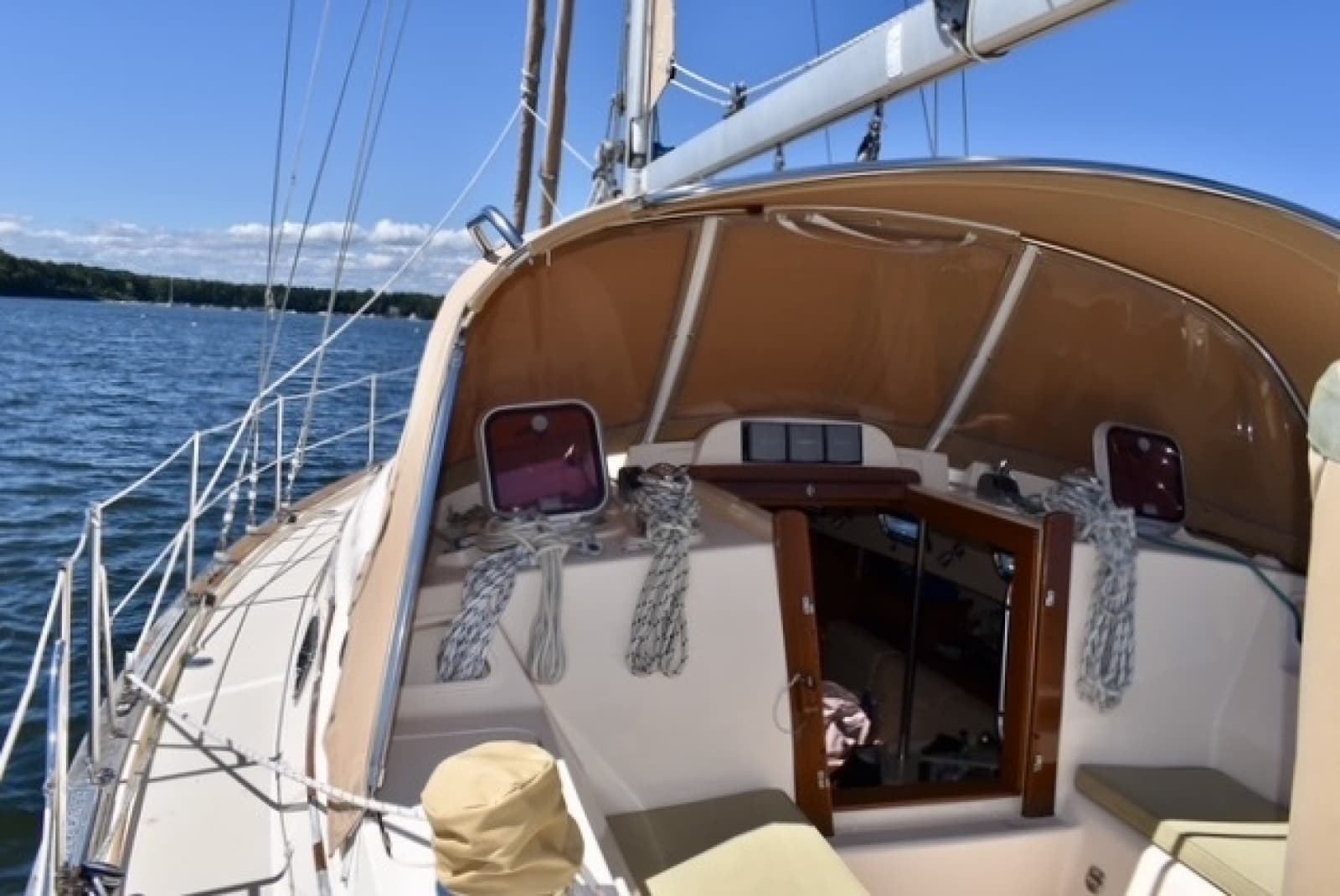 2004 Island Packet 370 - Photo 12