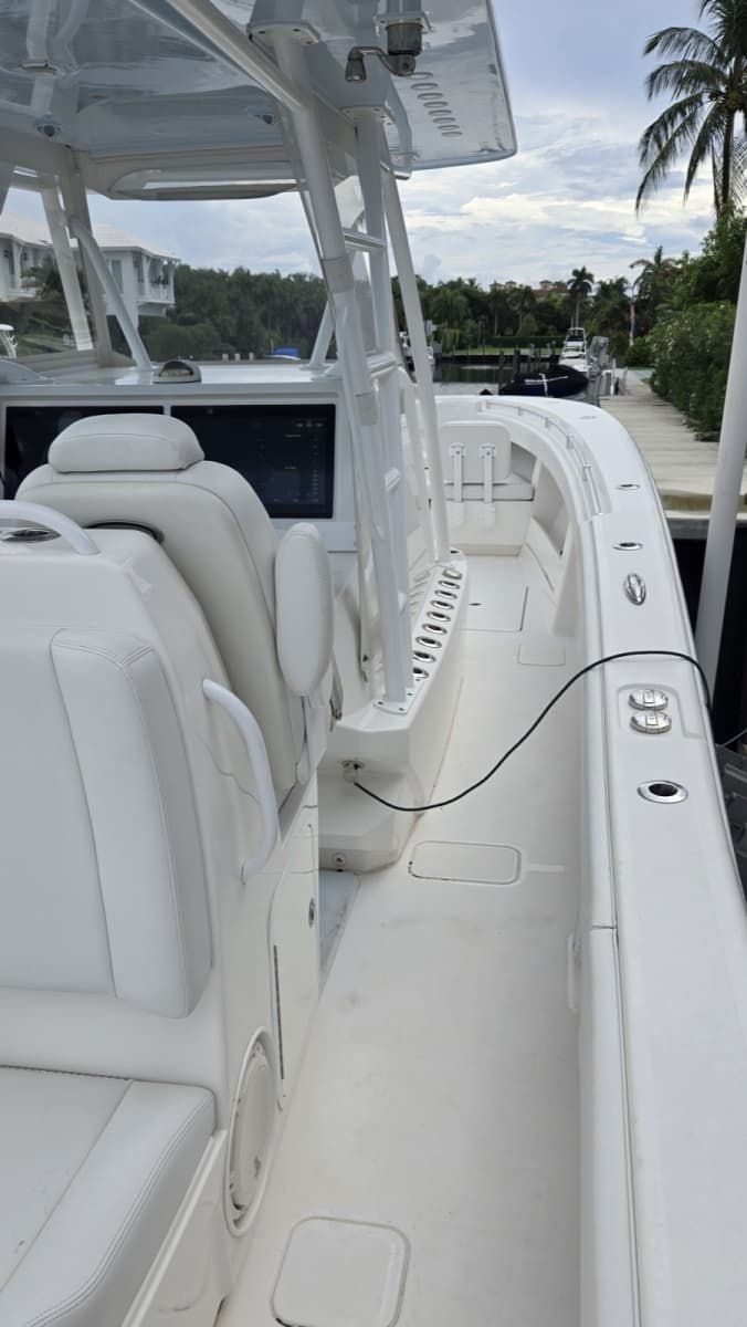 2018 Invincible 39 Open - Photo 22