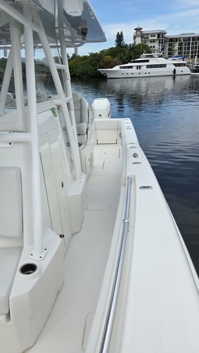 2018 Invincible 39 Open - Photo 18