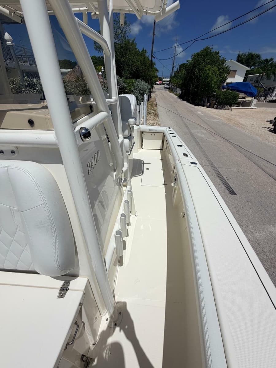2024 Pathfinder 2400 Open - Photo 18