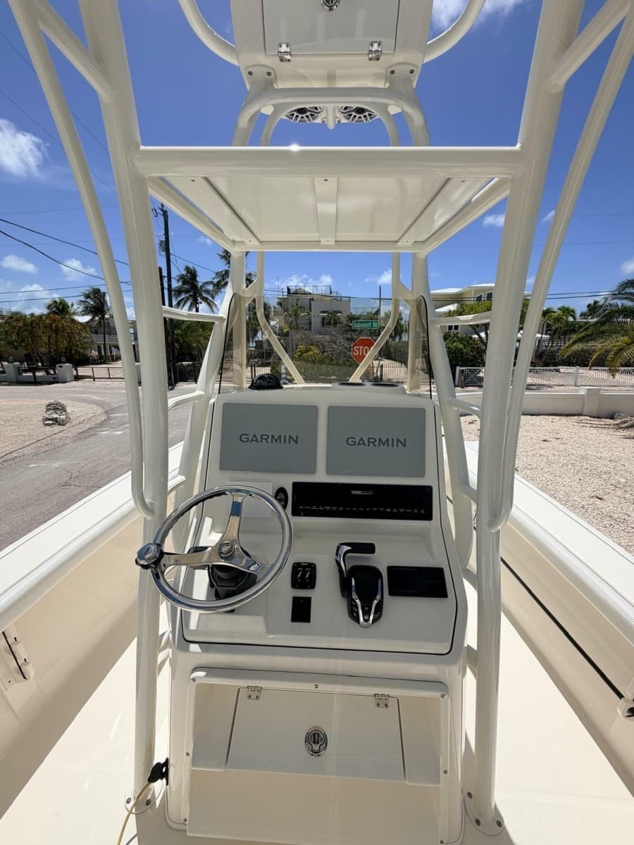 2024 Pathfinder 2400 Open - Photo 10