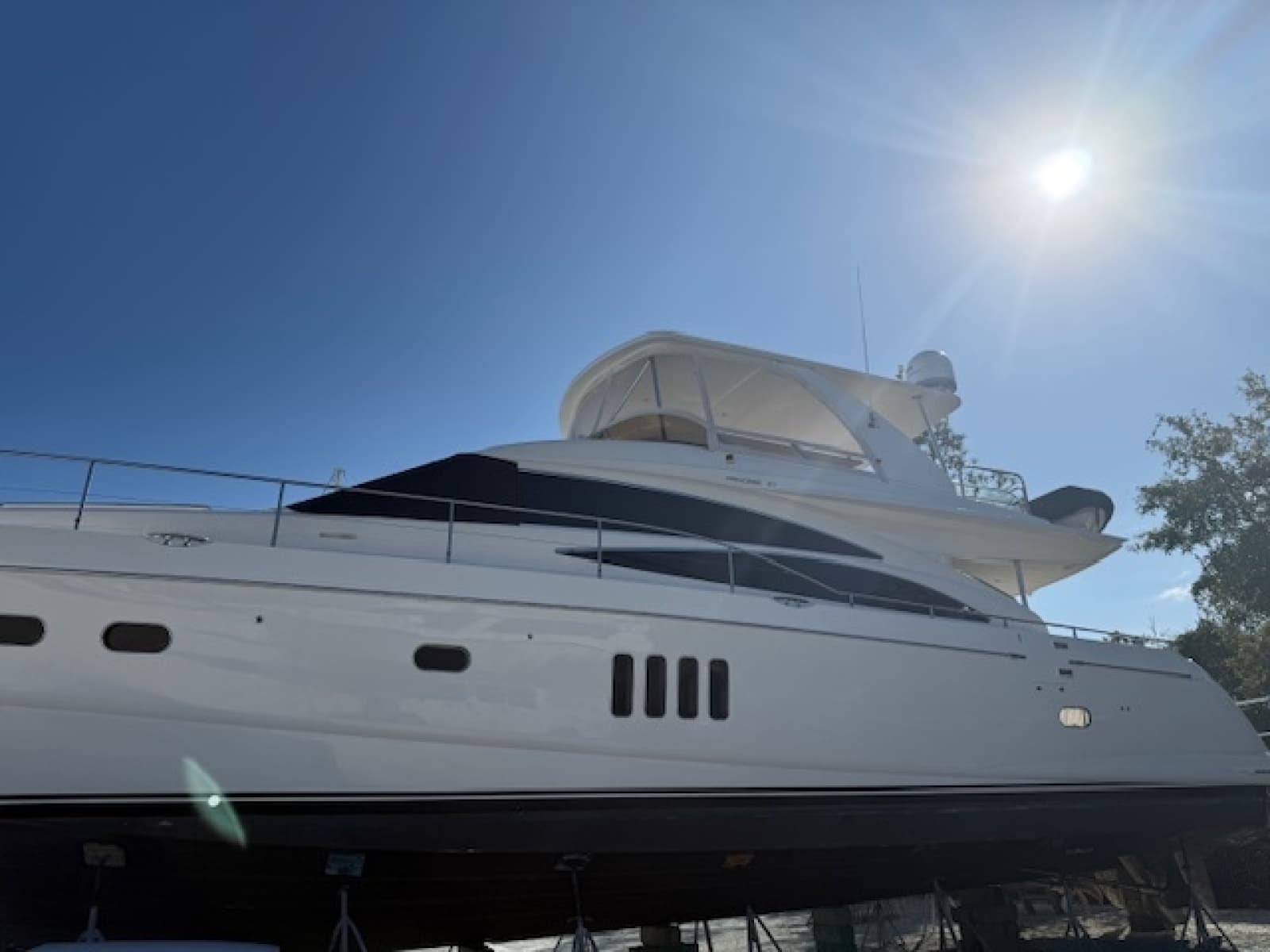 2007 Princess Flybridge - Photo 24