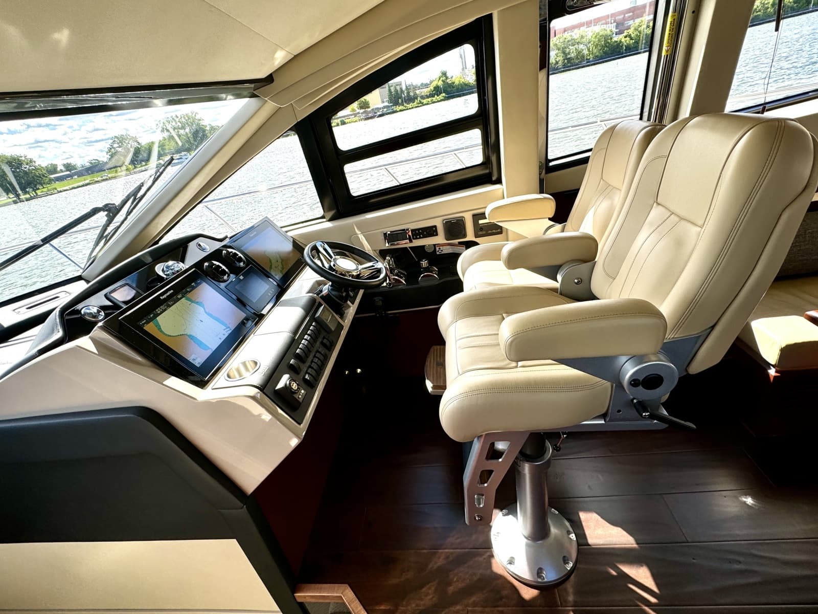 2017 Sea Ray L650 Fly - Photo 95