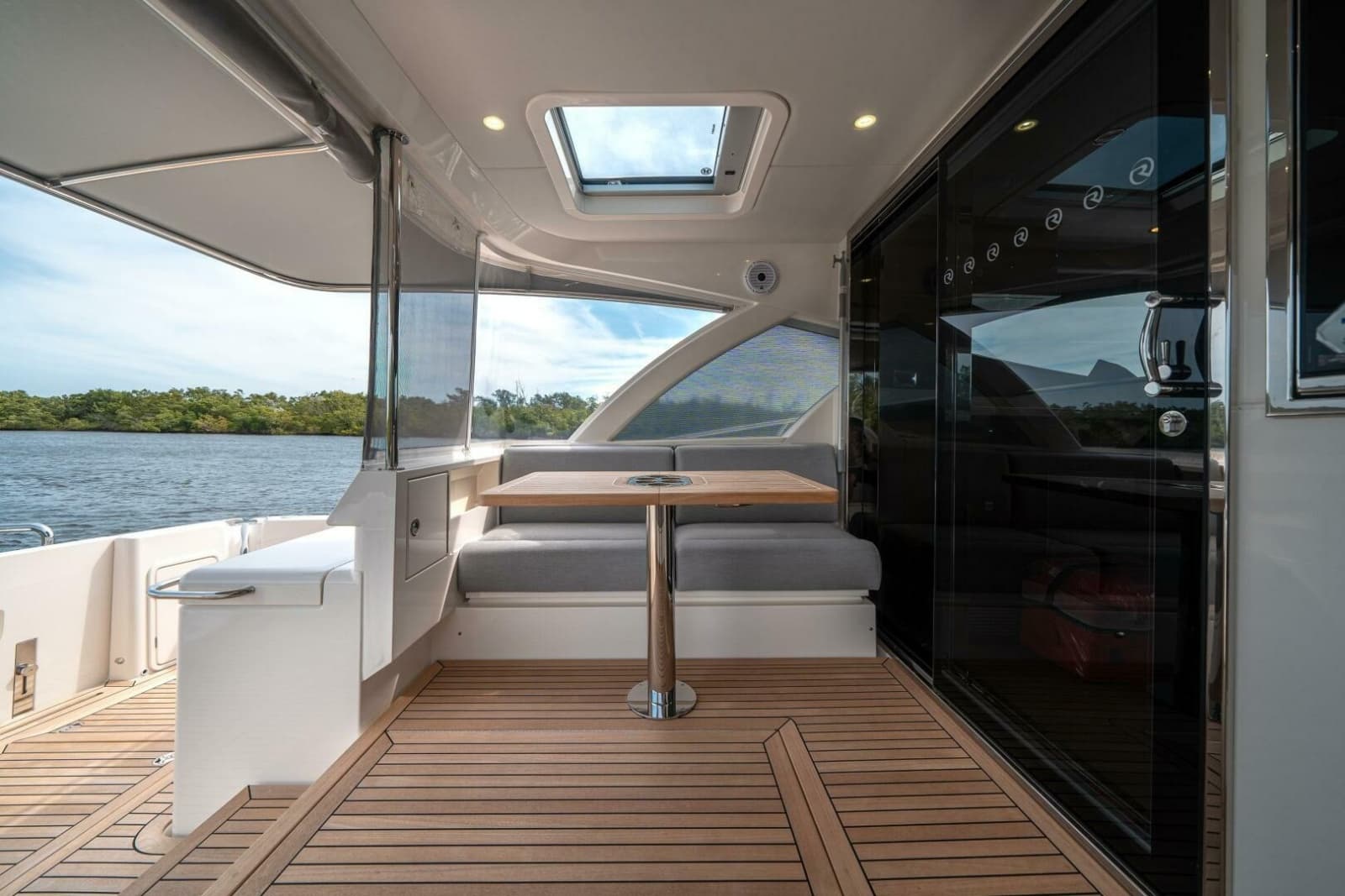 2026 Riviera 465 SUV - Photo 9