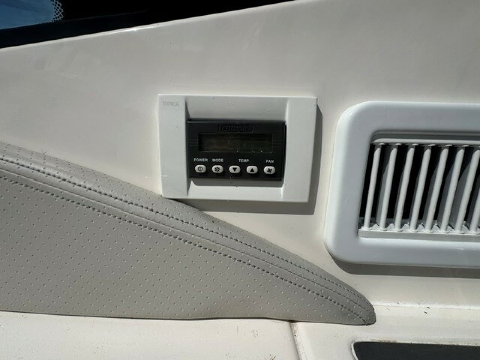 2020 Sea Ray 320 Sundancer - Photo 12