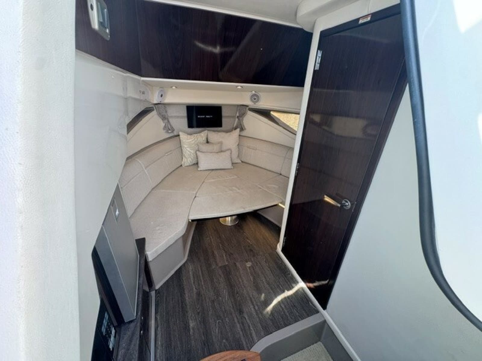 2020 Sea Ray 320 Sundancer - Photo 22