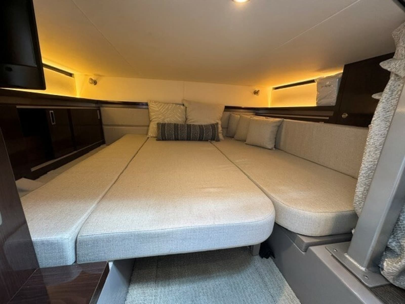 2020 Sea Ray 320 Sundancer - Photo 28
