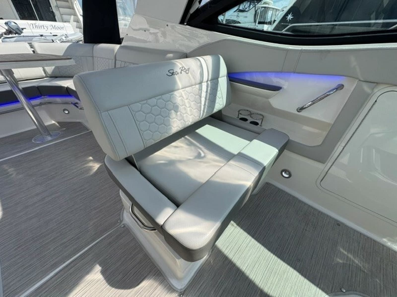 2020 Sea Ray 320 Sundancer - Photo 15