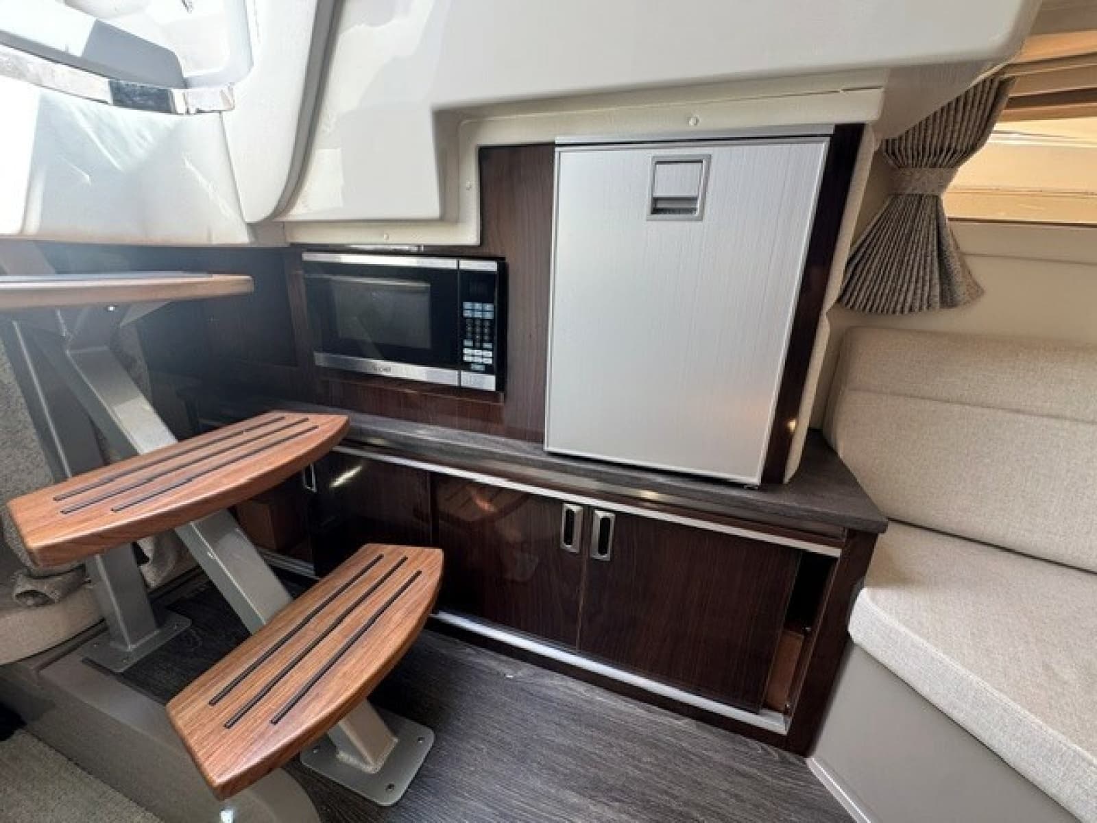 2020 Sea Ray 320 Sundancer - Photo 26