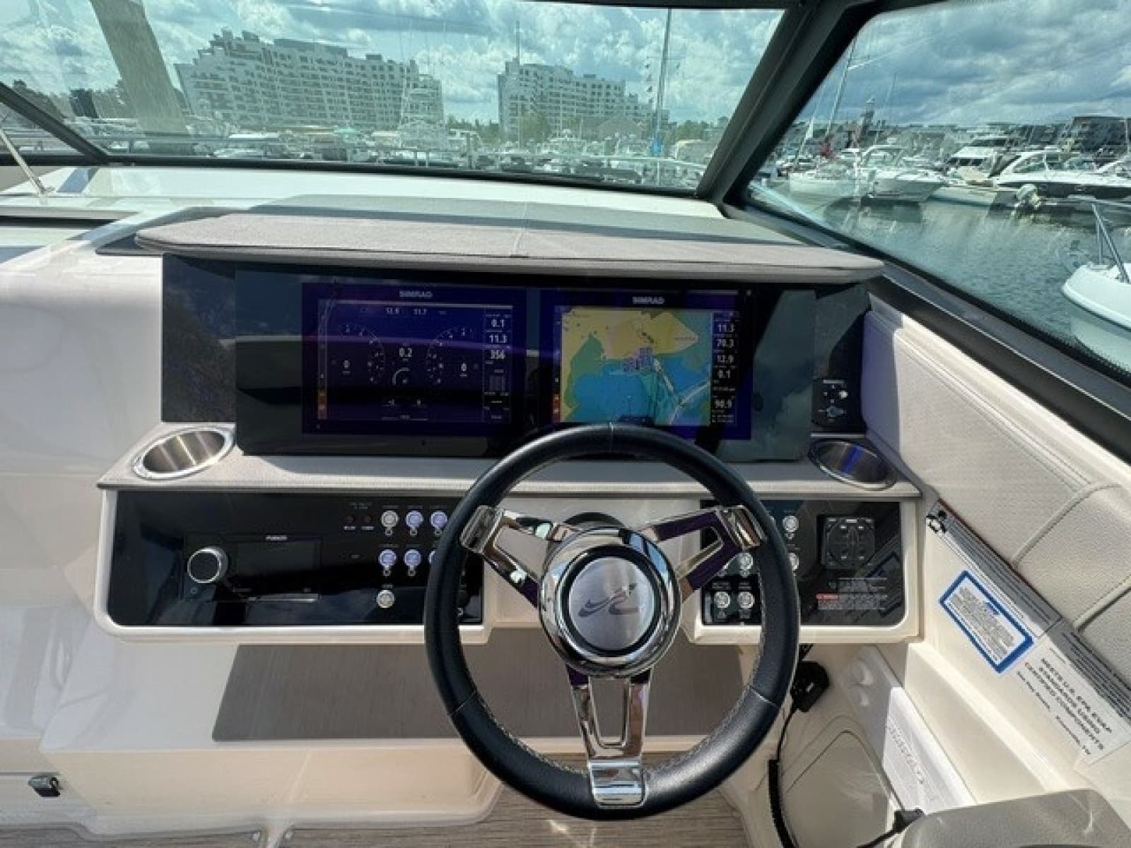2020 Sea Ray 320 Sundancer - Photo 19