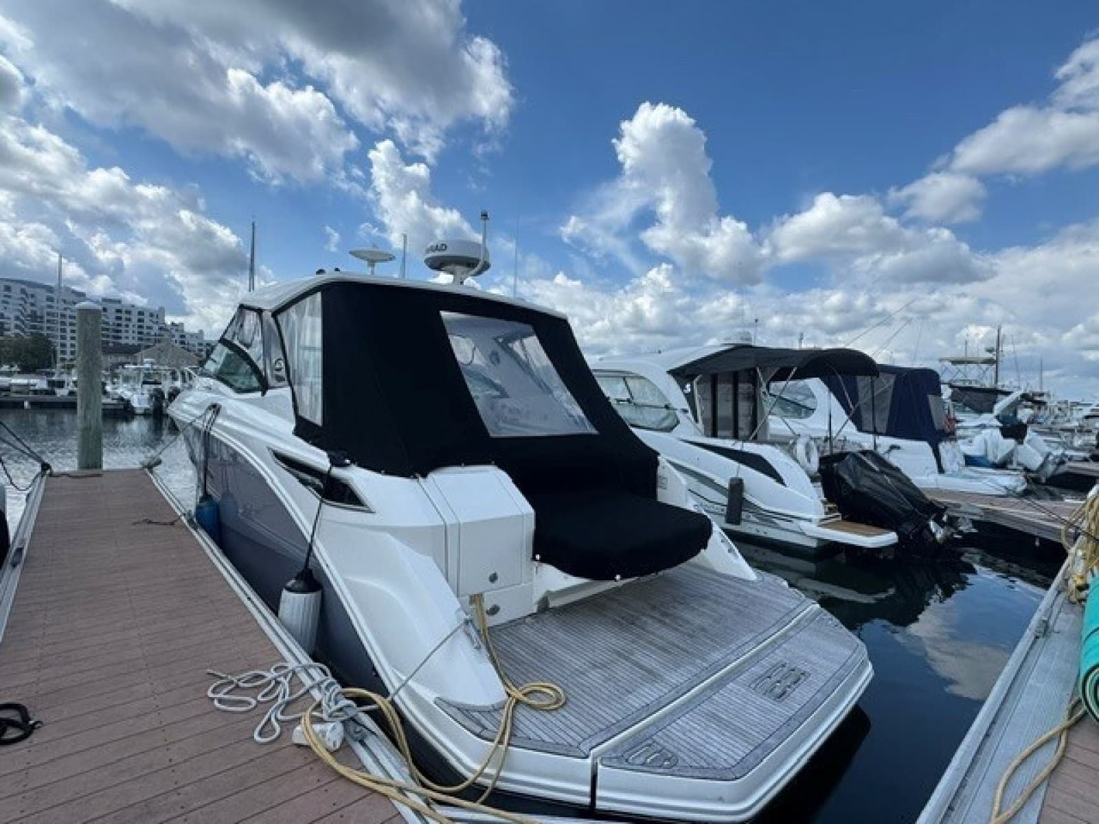 2020 Sea Ray 320 Sundancer - Photo 3