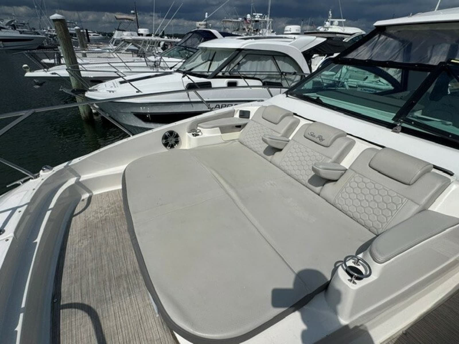 2020 Sea Ray 320 Sundancer - Photo 32