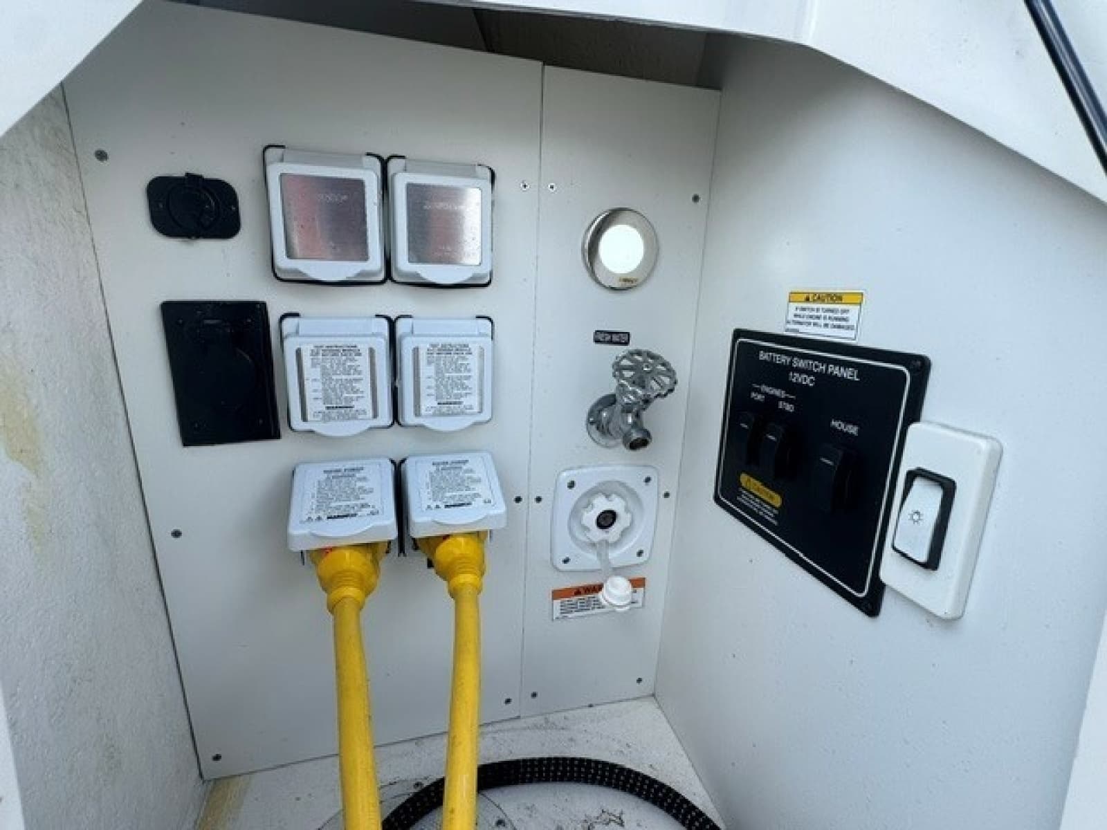 2020 Sea Ray 320 Sundancer - Photo 4
