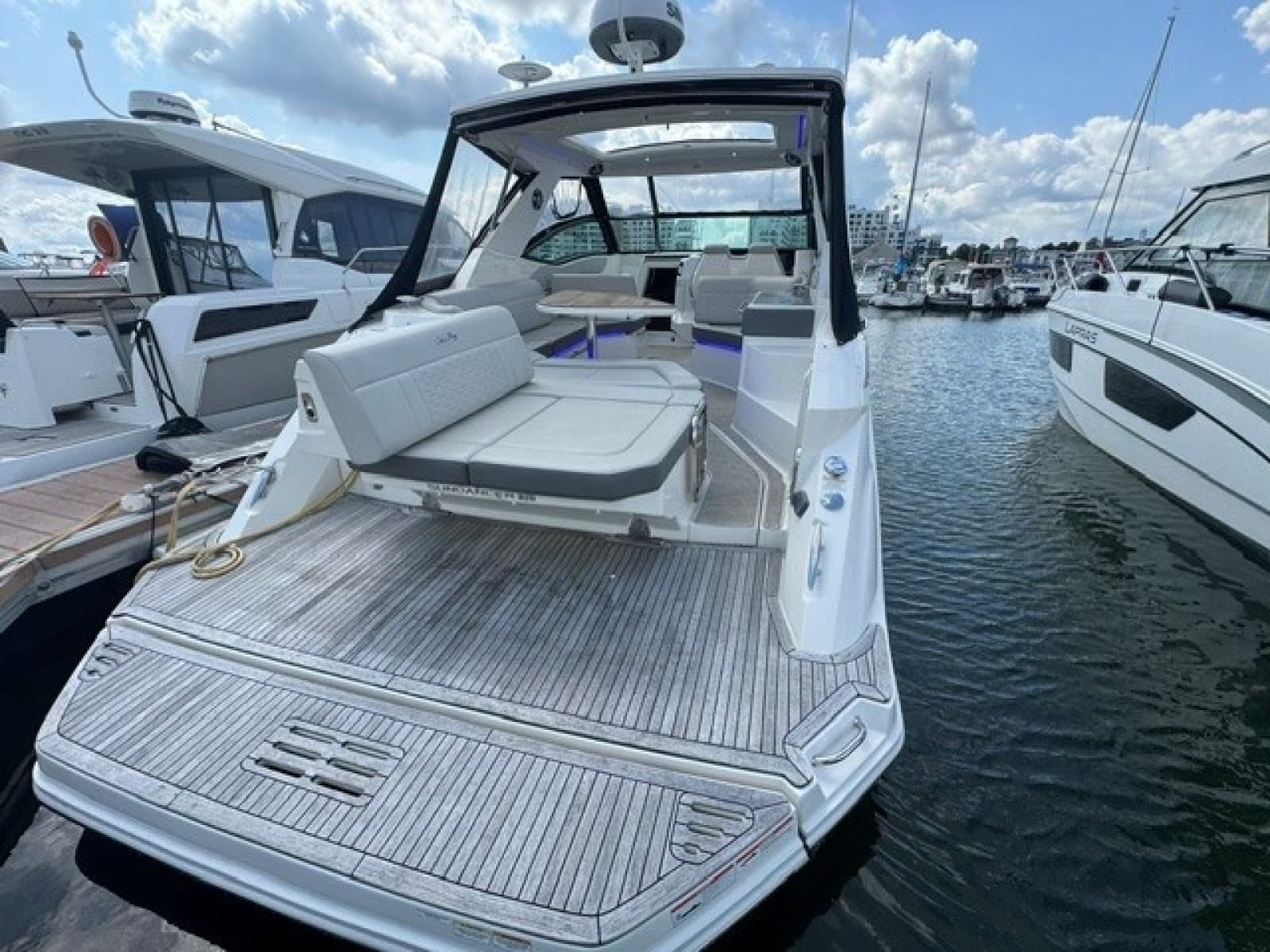 2020 Sea Ray 320 Sundancer - Photo 6