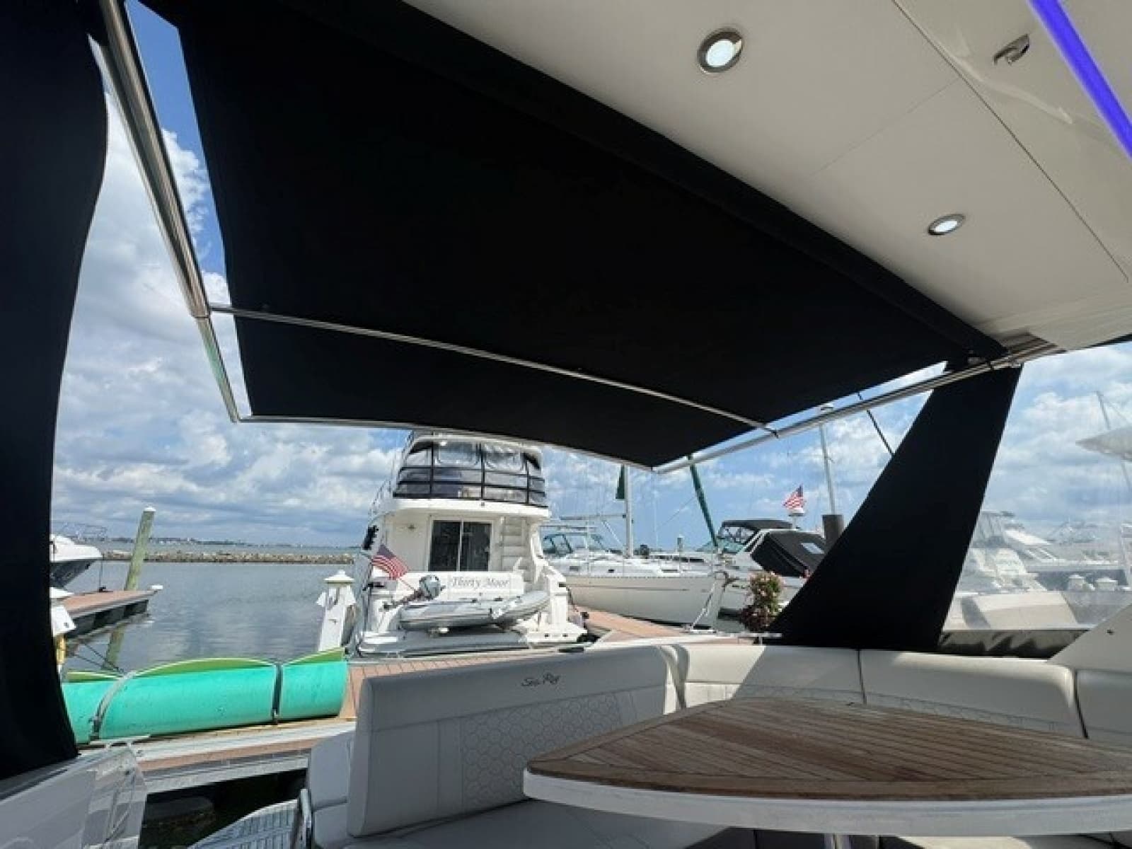 2020 Sea Ray 320 Sundancer - Photo 13