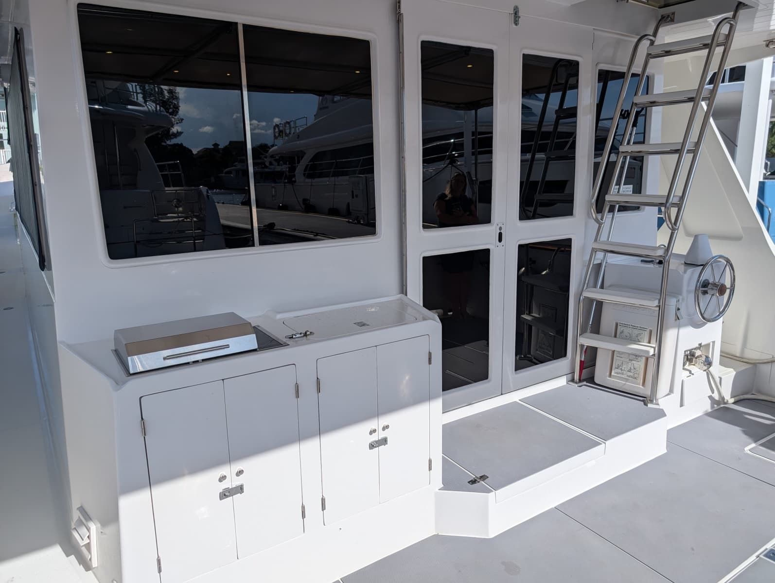 1997 Offshore Yachts Pilothouse Motor Yacht - Photo 2