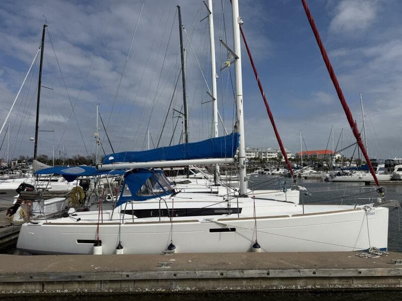 2018 Jeanneau Sun Odyssey 389 - Photo 2